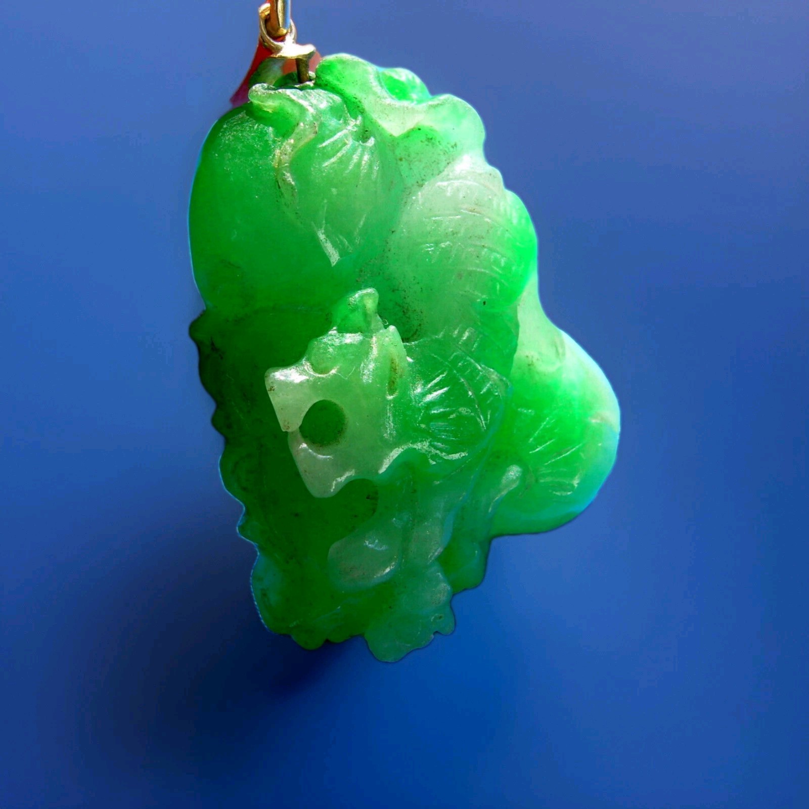 EARTH MINED Green Jadeite JADE semi translucent Pendant Lucky 18K GOLD Medallion