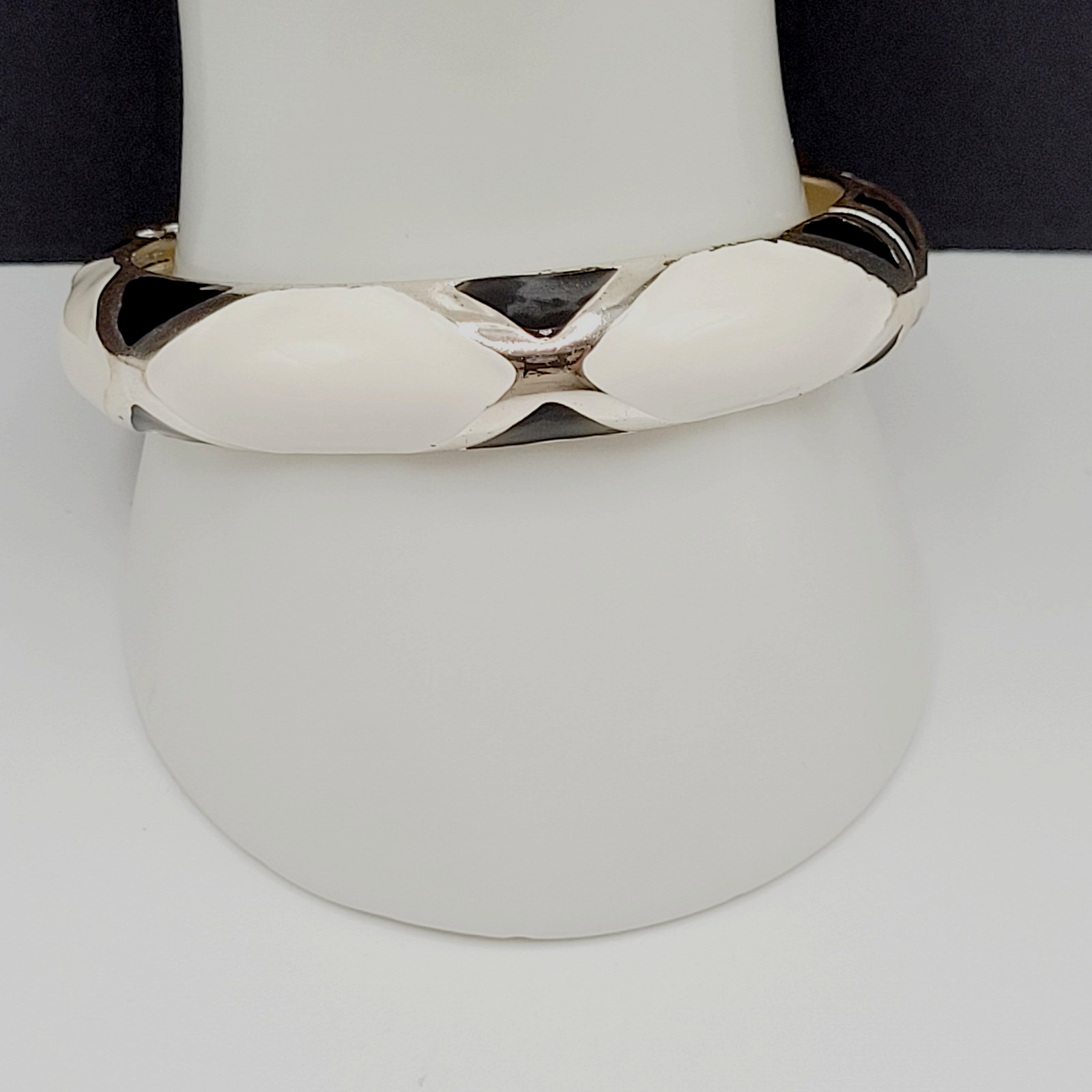 Black White Geometric Abstract Enamel Print Silver Tone Hinged Bangle Bracelet