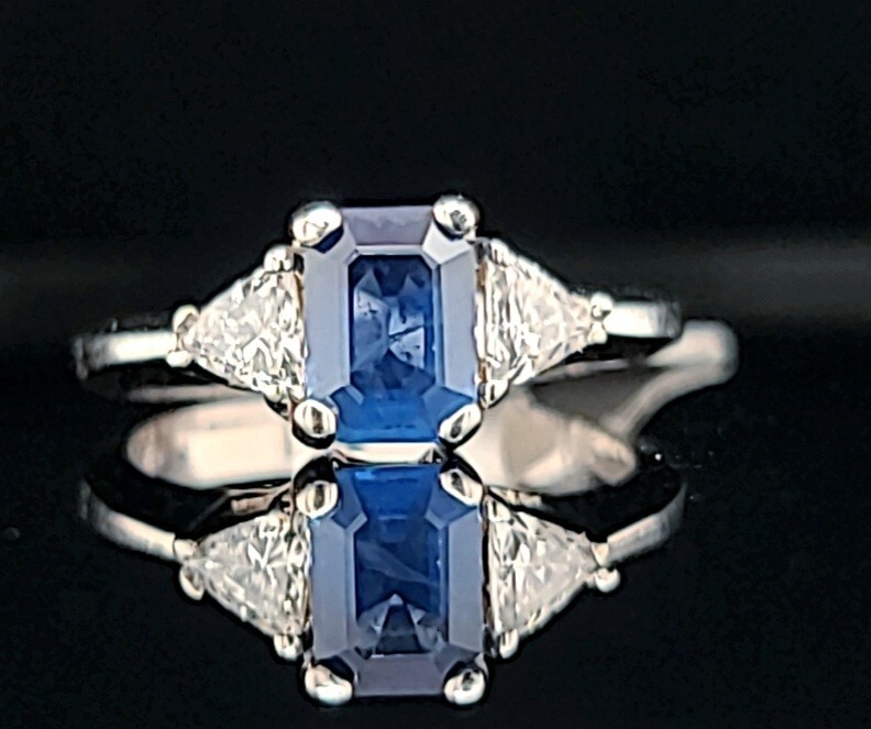 18K White Gold Engagement Ring 1.15CT. Natural Blue Sapphire Emerald Shape