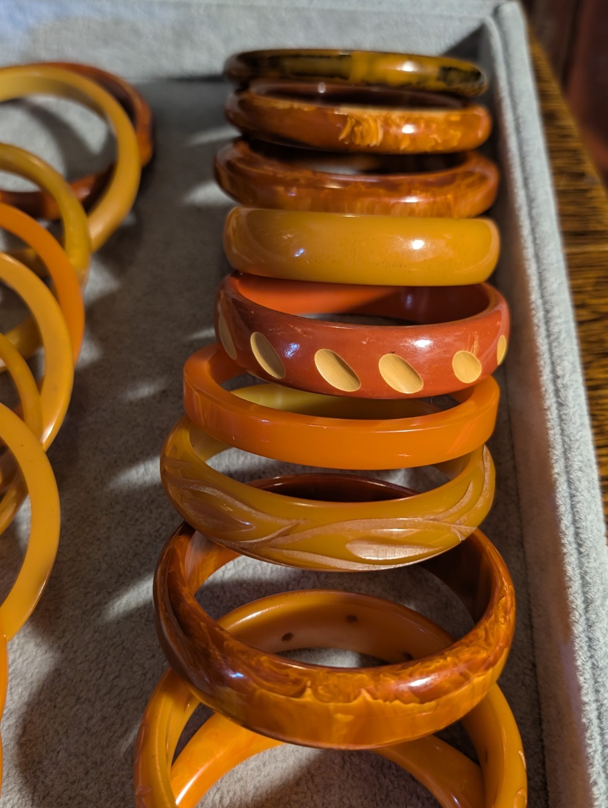 20 Vintage Bakelite Orange Bracelets! Carved – End Of The Day – Awesome Lot!