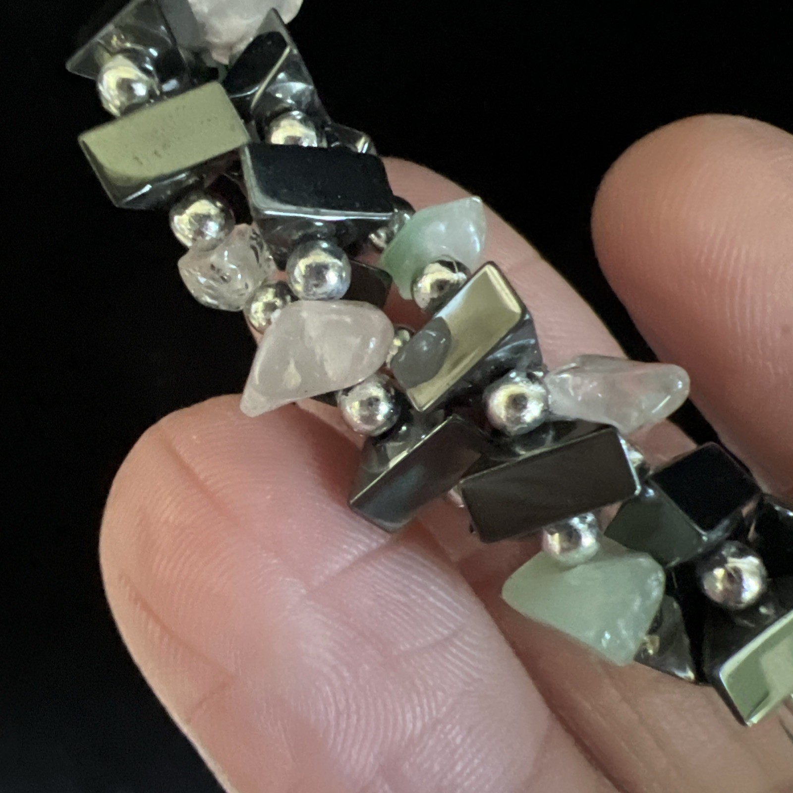Vintage Hematite Jade Quartz Chip Stone Necklace 17″ Screw Closure