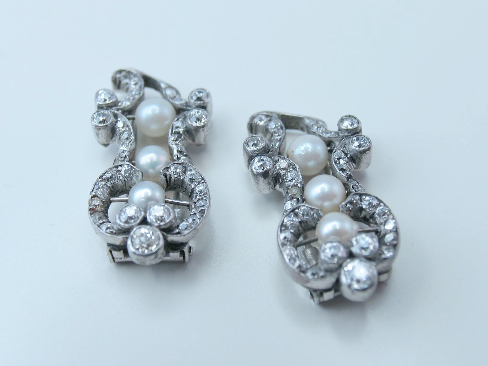 Antique Pair 14k White Gold Lady’s 65 OEC Diamonds 1.88ctw 6 Pearl Fur Clip Pins