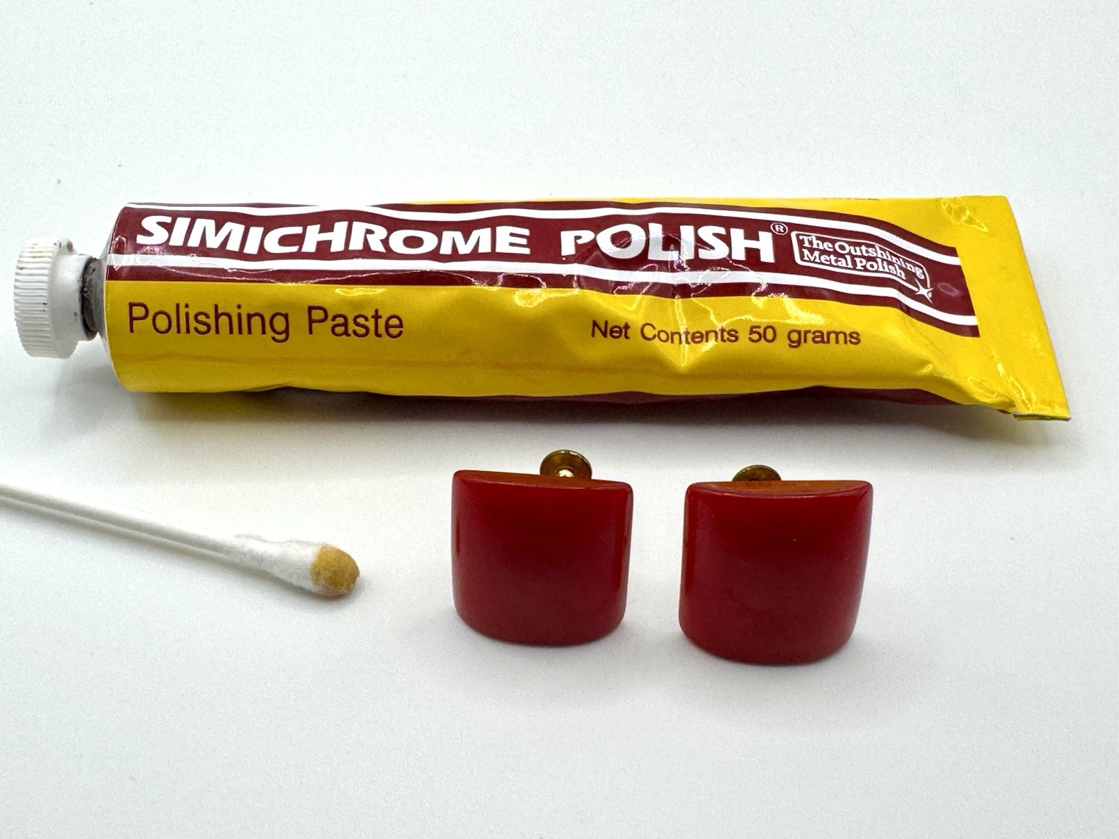 Vtg 40s Cherry Red BAKELITE Rectangle Square Domed Screw Back Earrings TESTED 1”