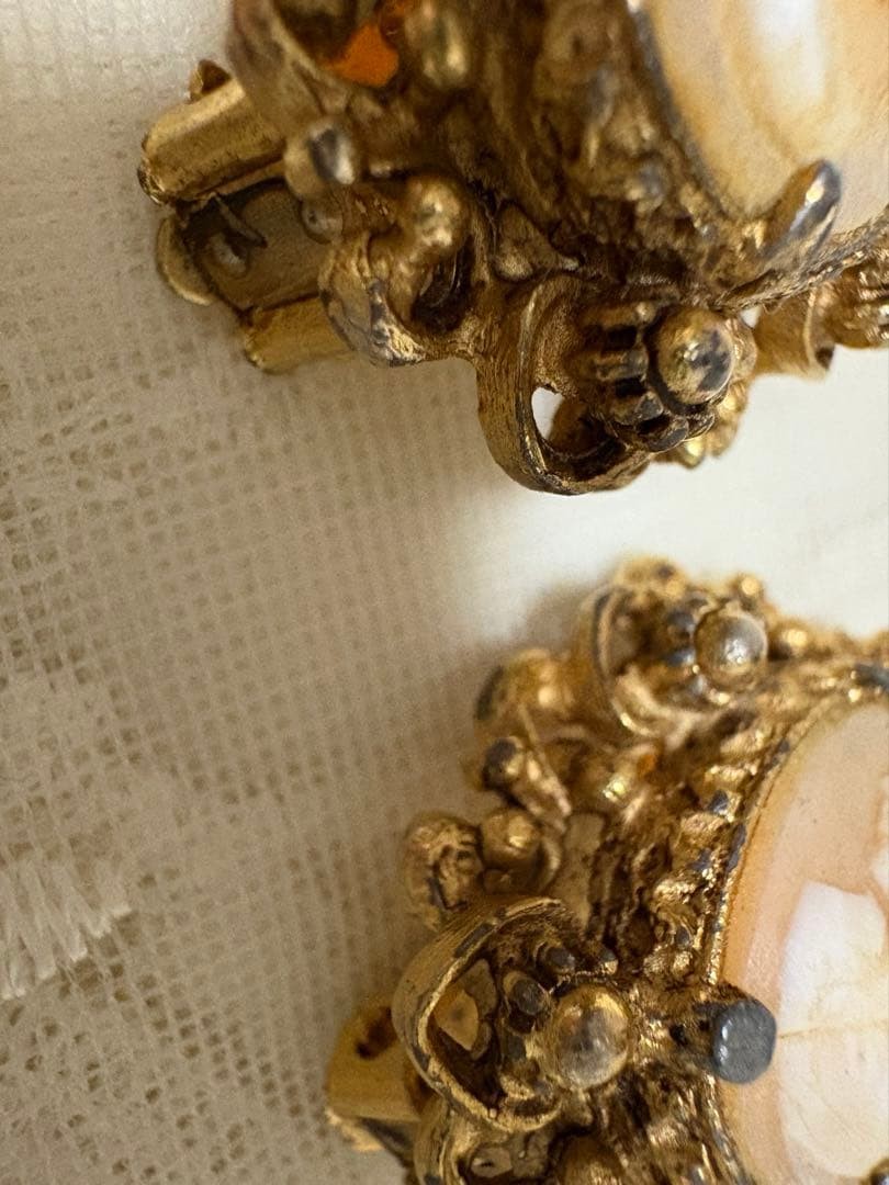 Vintage Gold Design Cameo Earrings For Men And Women