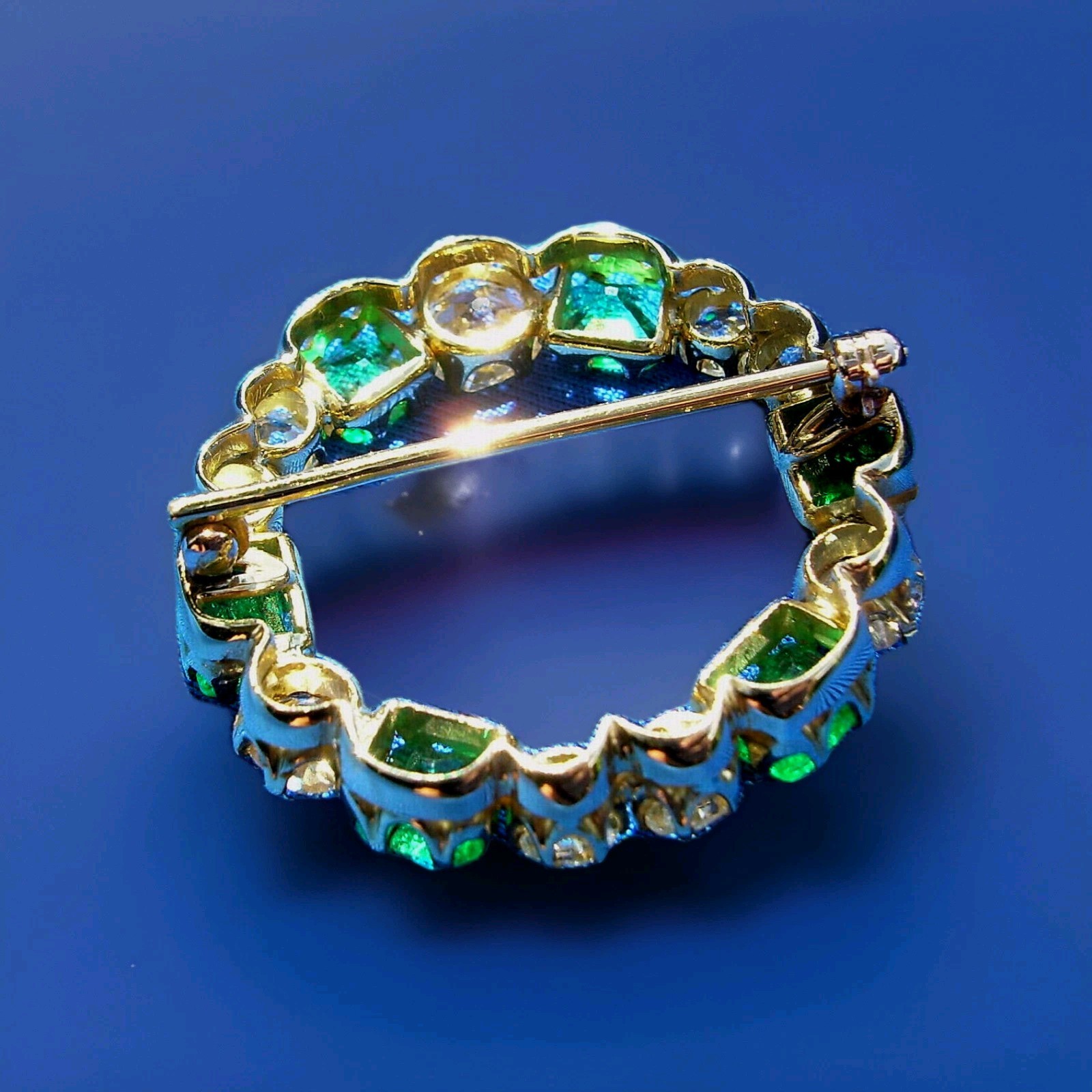 Original EARTH MINED DIAMOND EMERALD BROOCH Circle Deco Antique SOLID 18K GOLD