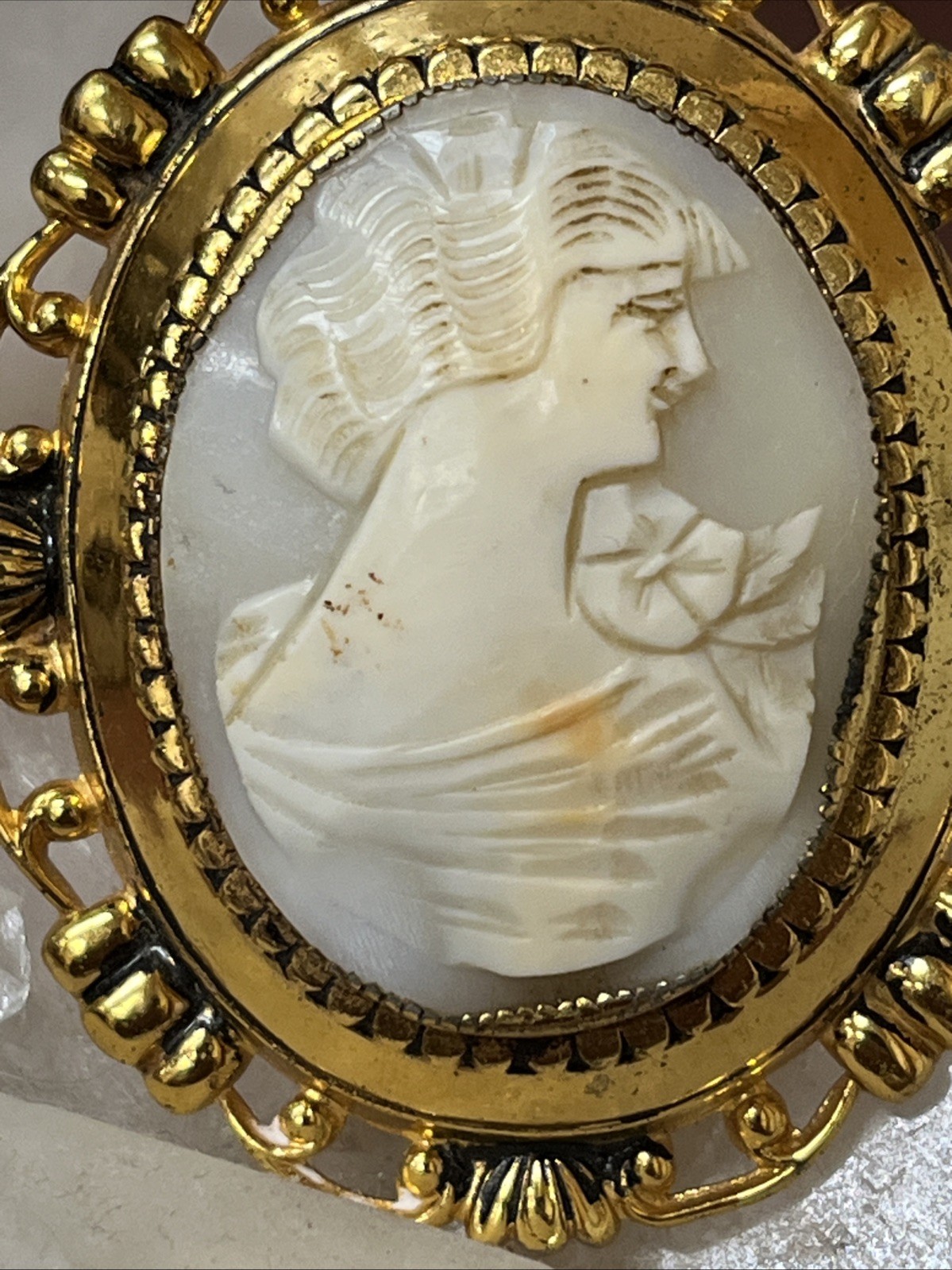 Vintage Carved Cameo Brooch Pin – Unmarked