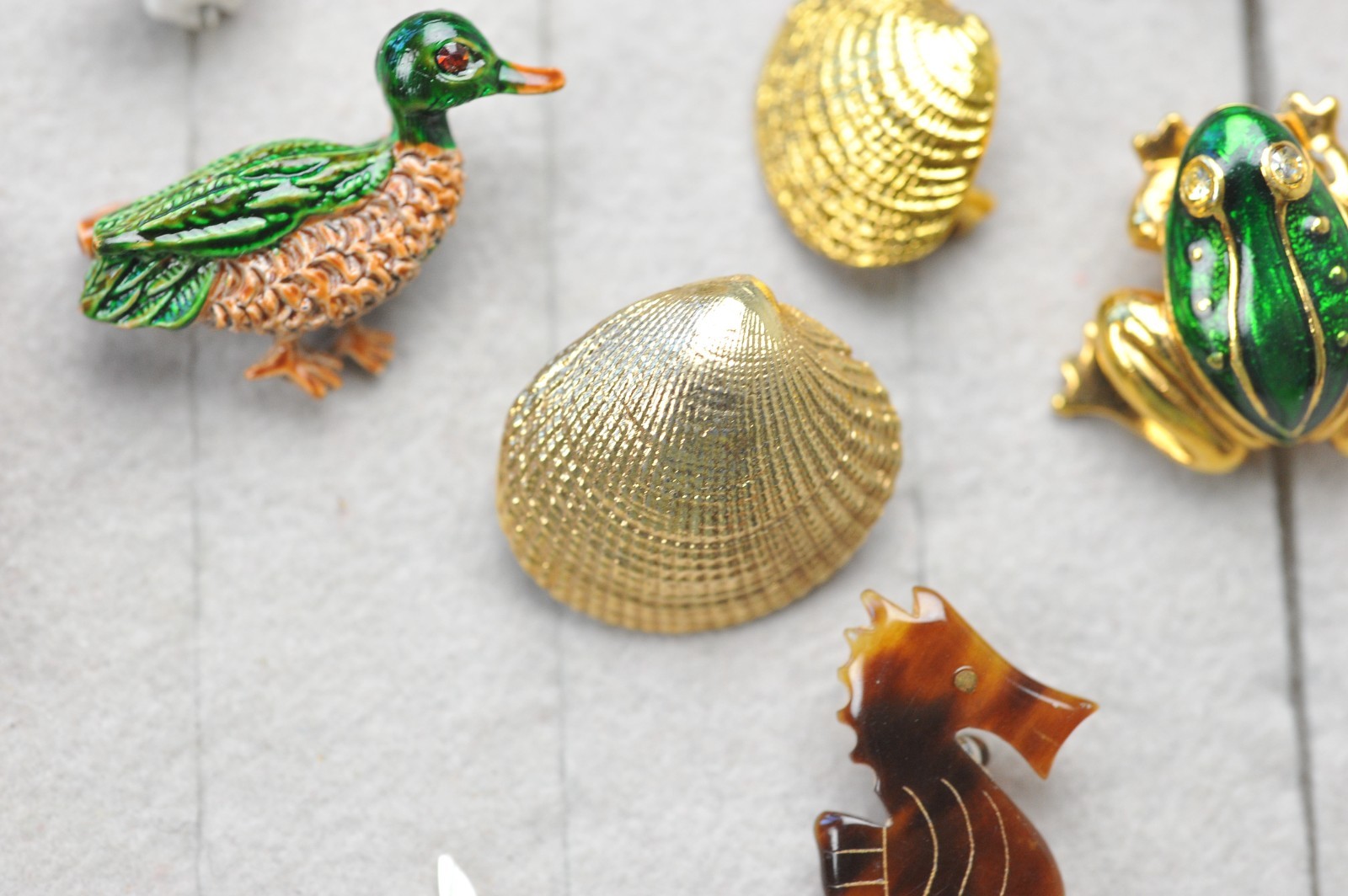 Vtg to now Brooch Pin LOT petite frog lobster fish seagull beach shell CB17