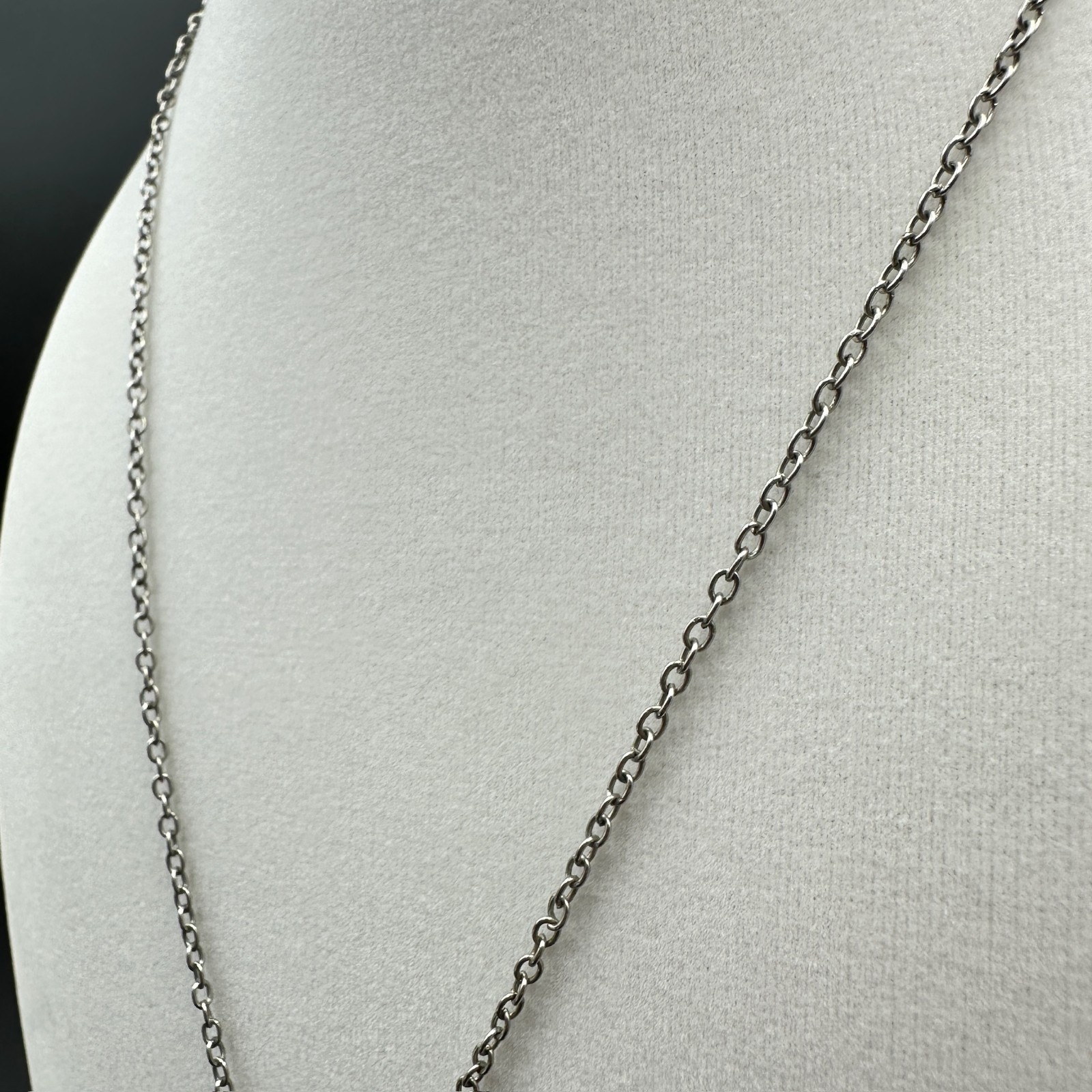 Vintage Rhinestone Silver-Tone Fashion Rare Filigree Square Pendant Necklace