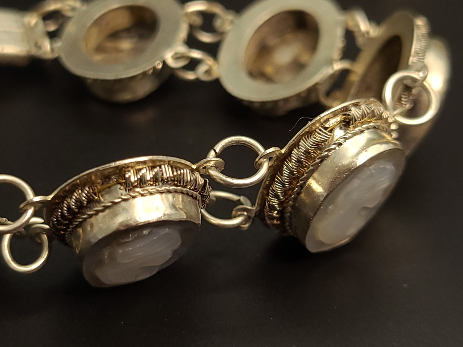 Vintage Carved Shell Cameo Parure Set Necklace Bracelet Earrings