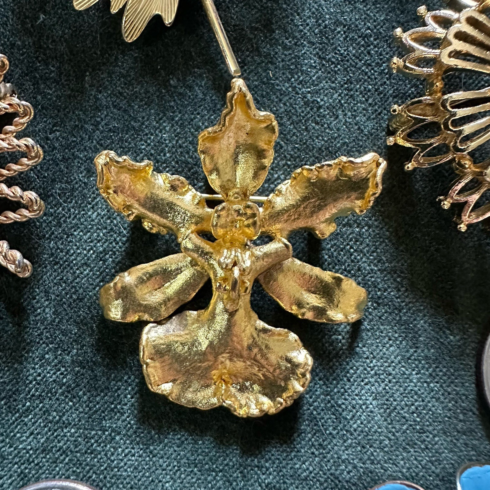14 Vintage Flower Brooch Lot W/ Enameled Moonglow Sunflower Orchid Lisner Pavé