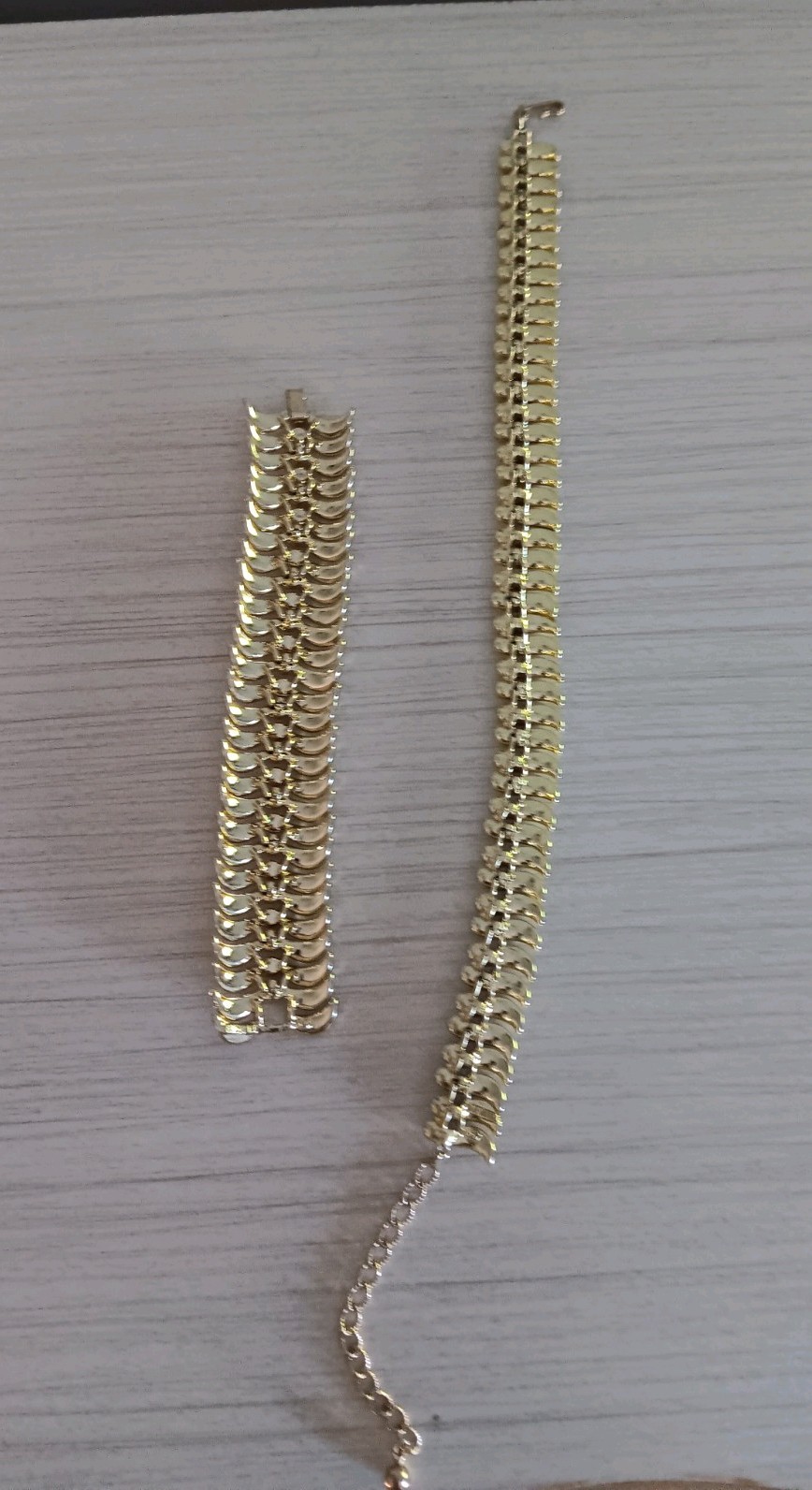 Vintage Kramer Gold-Tone Leaf Design Faux Pearl Necklace 16″ & Bracelet 7″ Set