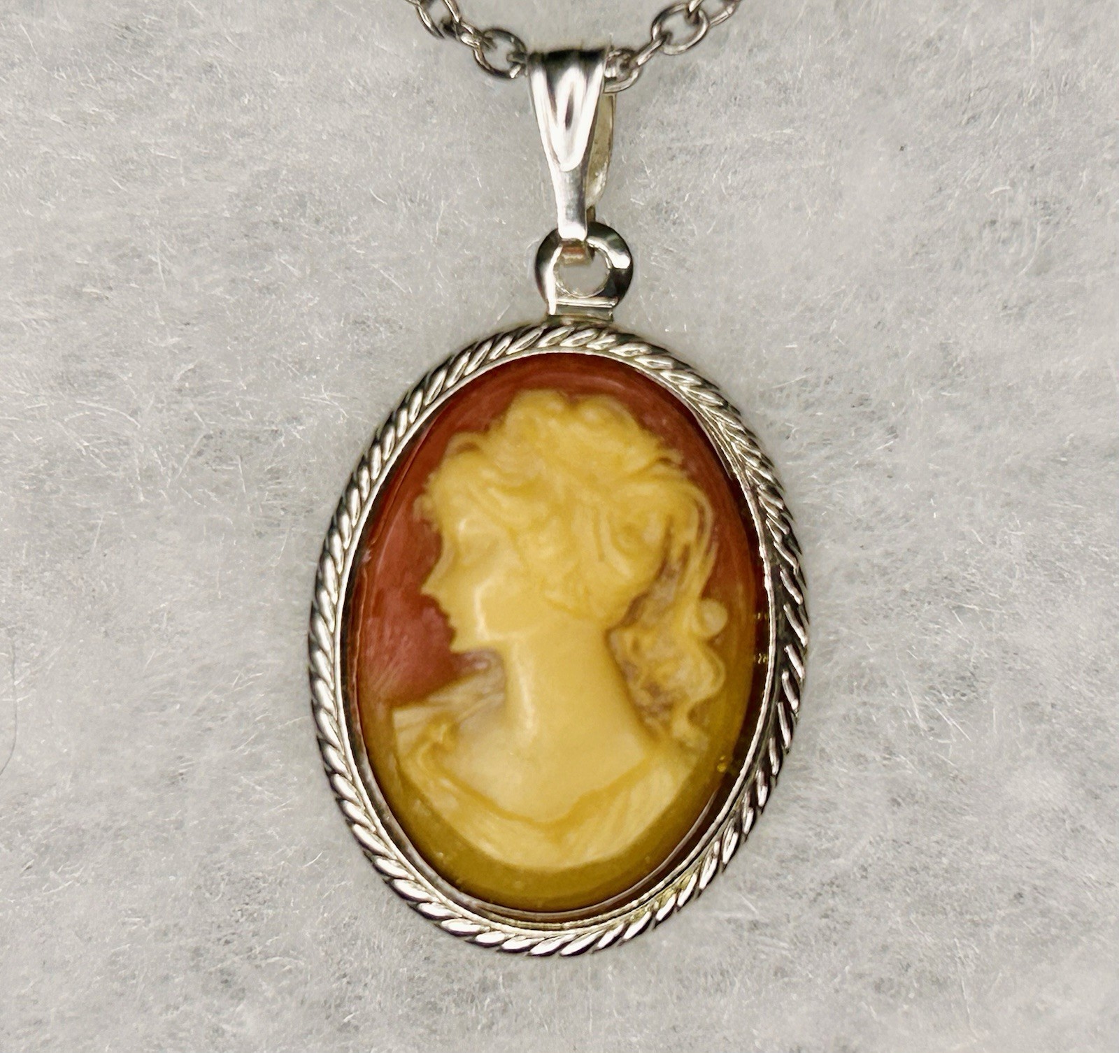 Vintage Cameo Pendant Necklace (c. 1975–1985)
