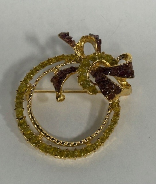 Round Ornament Vintage Brooch Yellow & Purple Stones