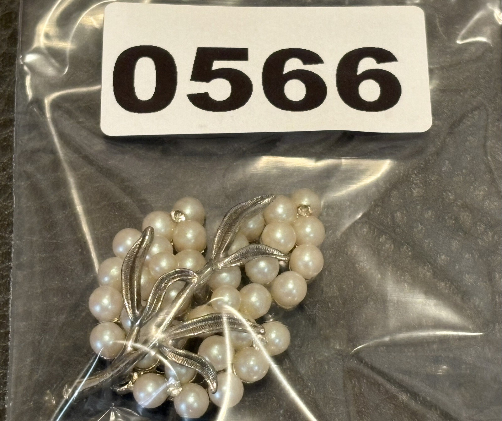 Vintage Silver Tone FAUX PEARL CRYSTAL RHINESTONE Leaf Shape BROOCH