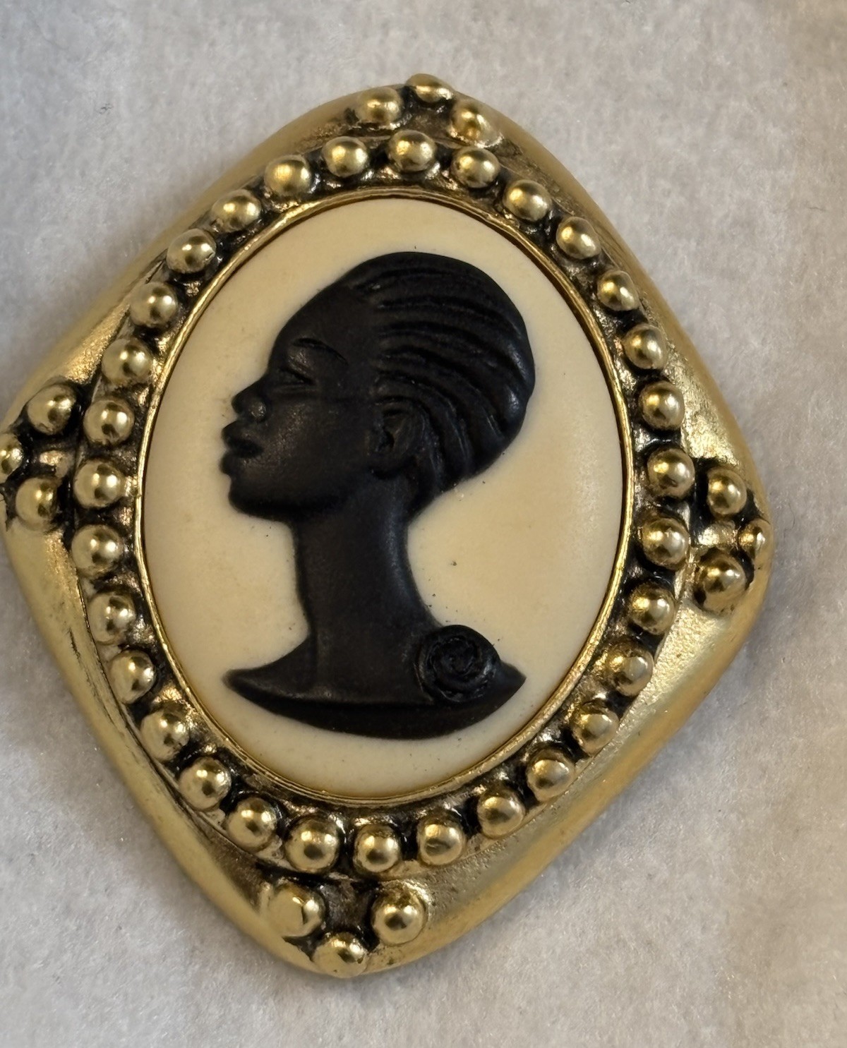 Vintage Coreen Simpson Black African American Cameo Brooch Pin Gold Tone