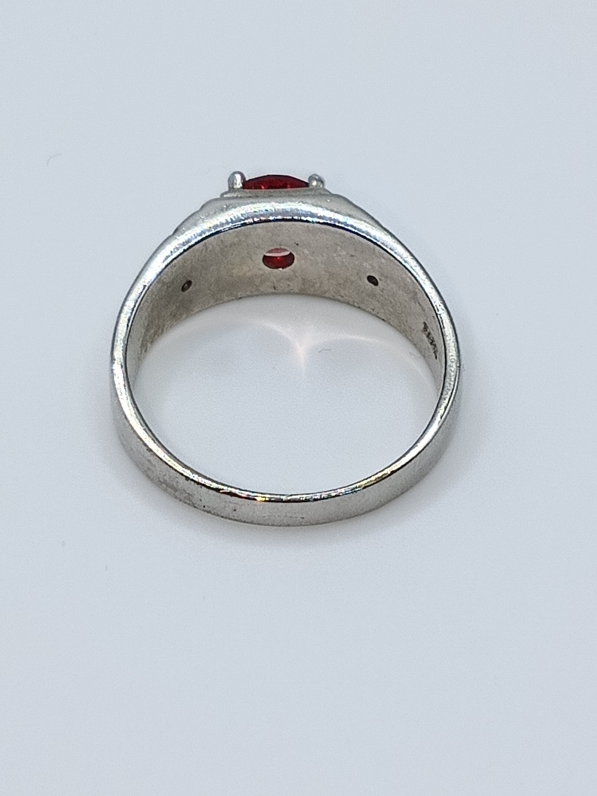 Vintage sterling silver 925 signet-style ring with a deep red gemstone Size 10