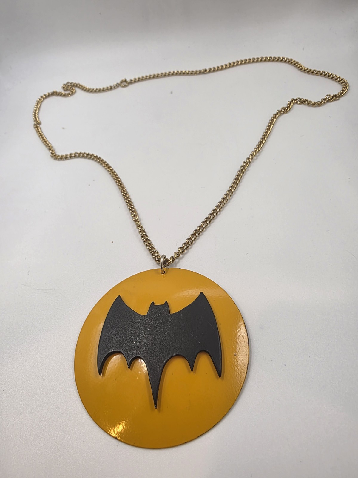 Vintage Batman Batsignal Pendant Necklace Gold Tone Chain DC Comics