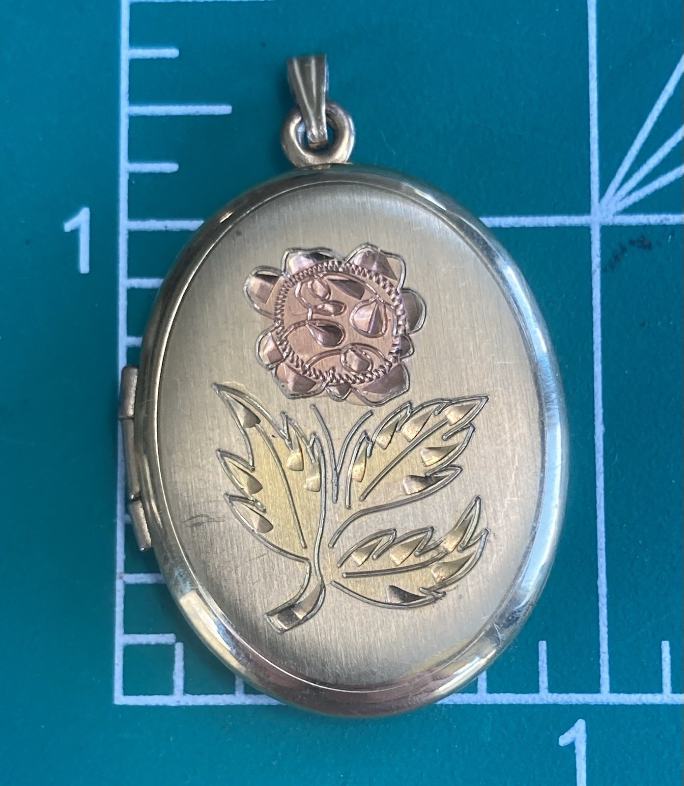 Vintage Locket 14K Gold Filled Etched Flower Pendant Oval