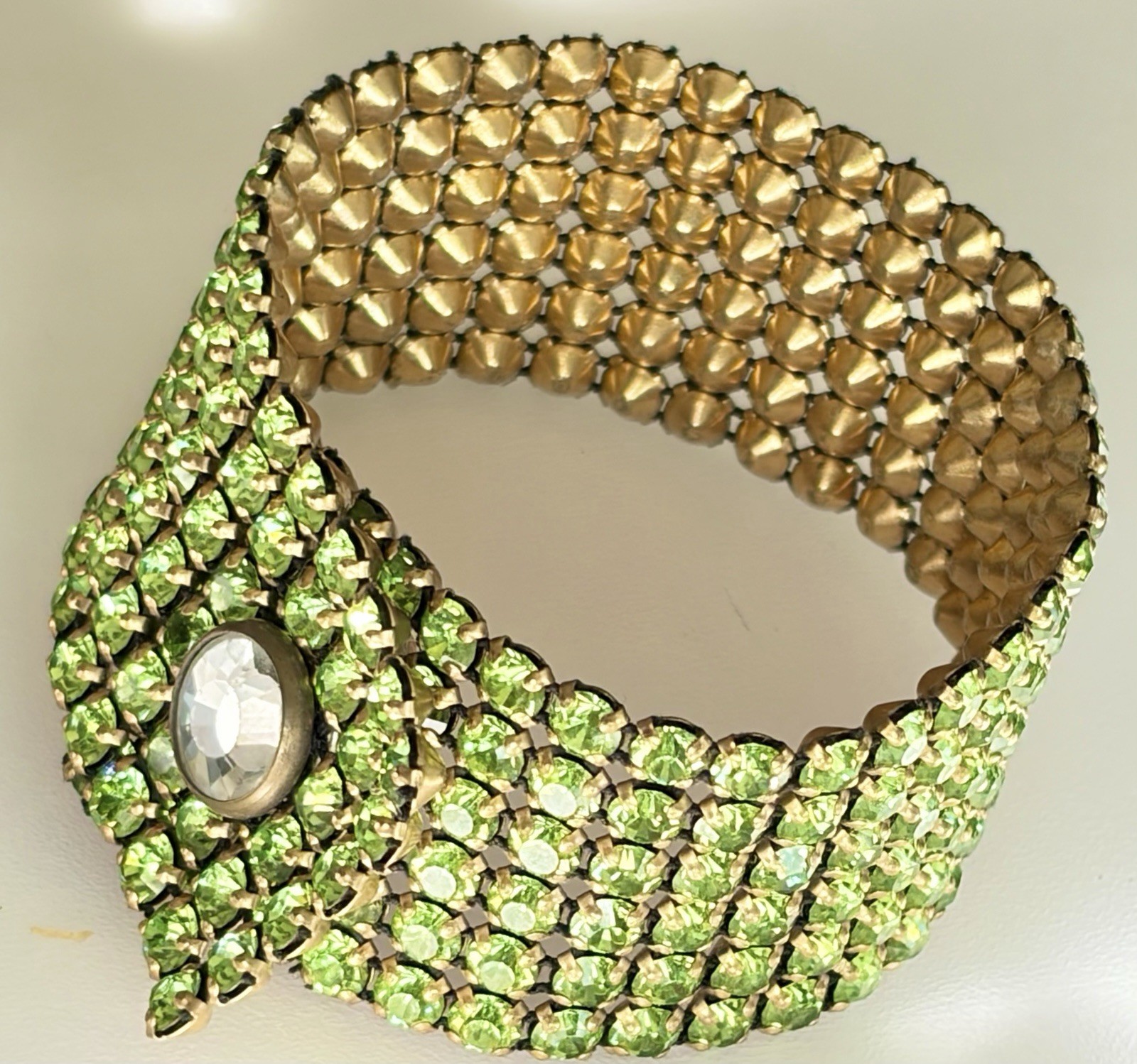 Vintage Swarovski Peridot Green Crystal Band Bracelet Icy Stud Snap Gold Tone 7”