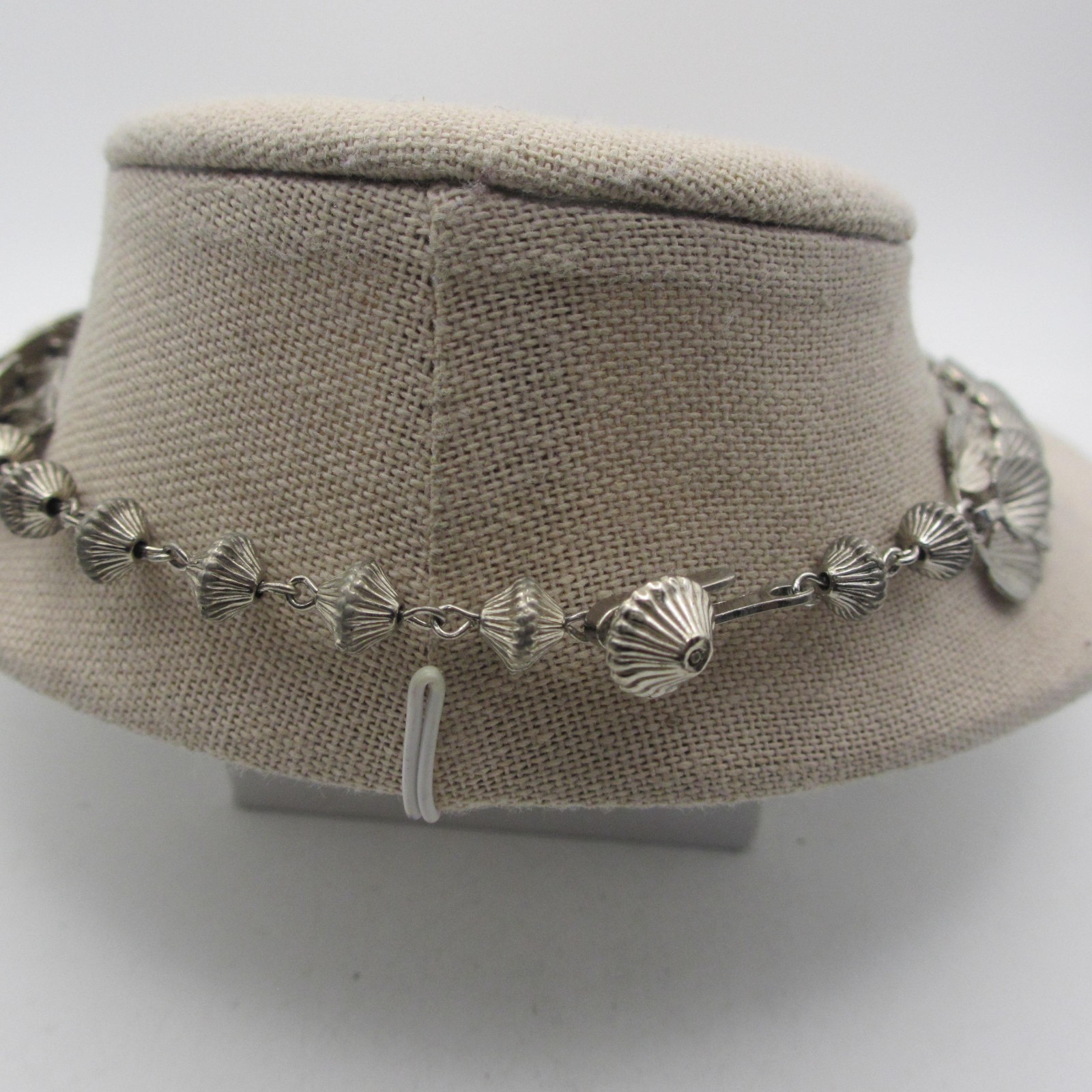 Vintage Ribbed Leaf Necklace Silver Tone Choker 16 Inch
