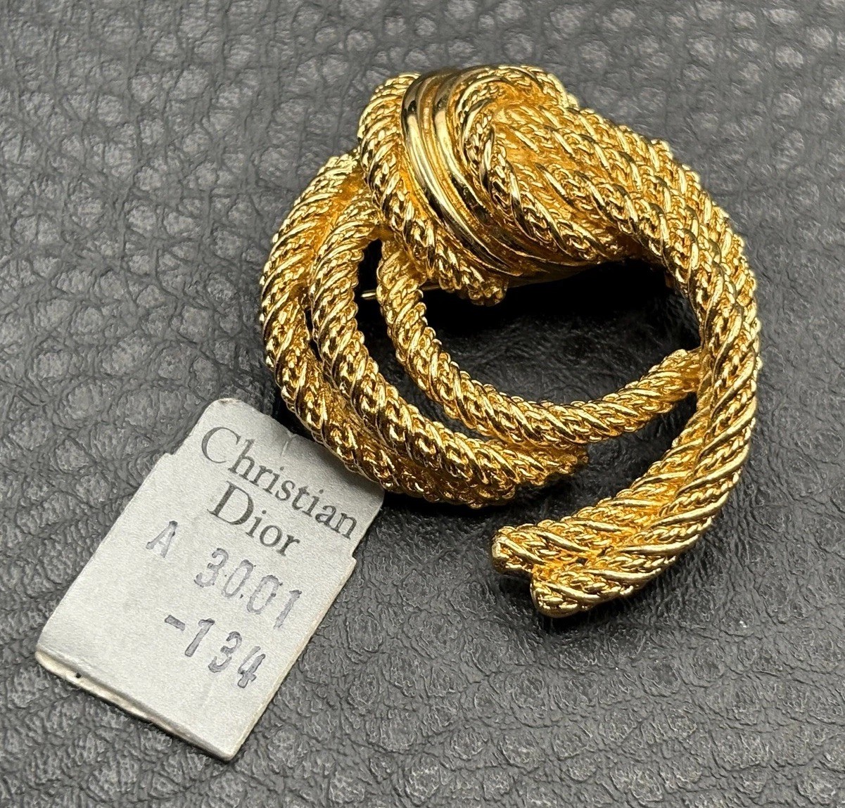 Christian Dior Grosse Designer Gold Tone Twisted Rope Brooch Vintage Bijoux Tag