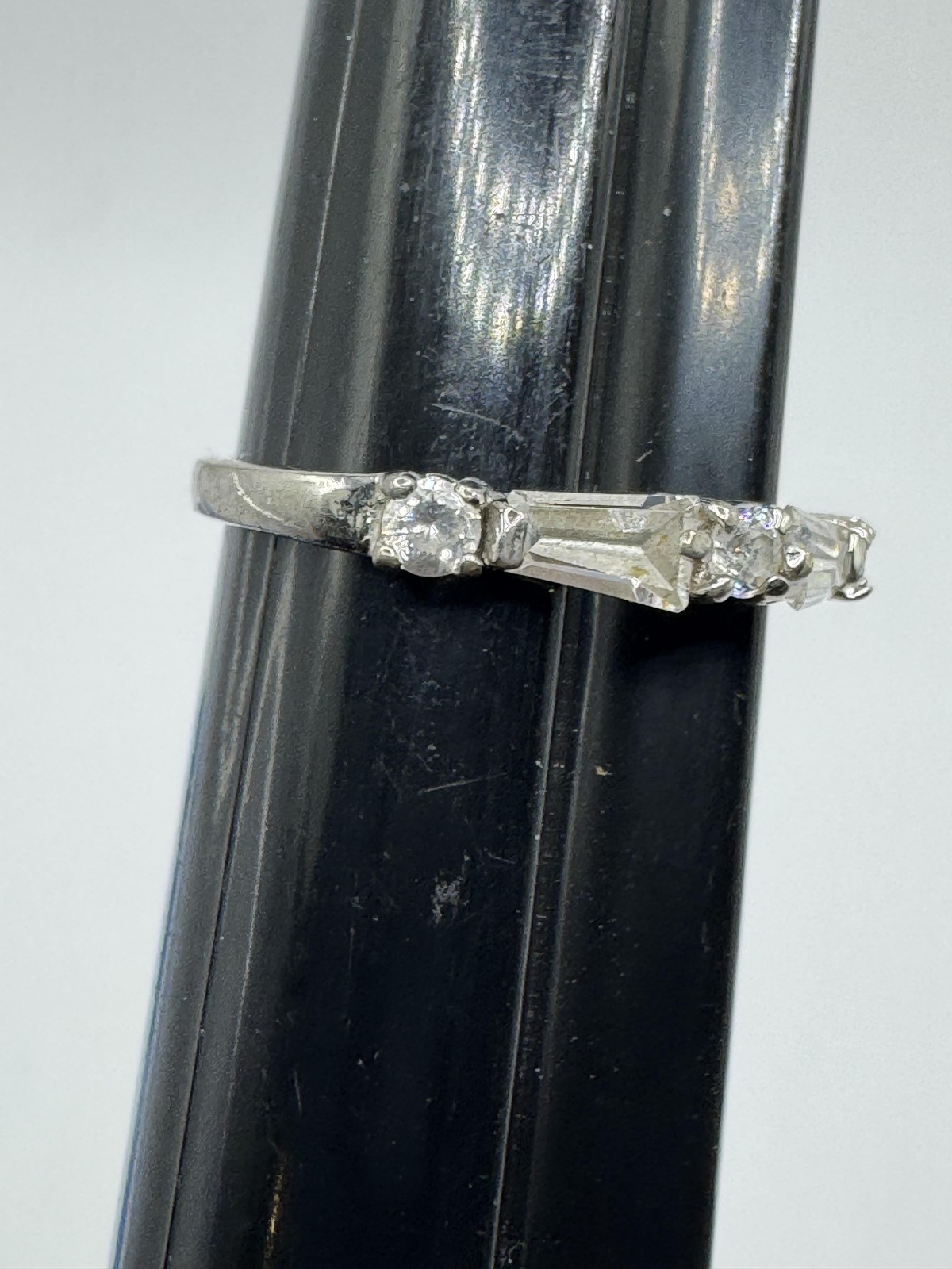 STERLING SILVER 925 RING SIZE 6.25 ROUND CENTER W/ BAGUETTE ACCENTS CLEAR STONES