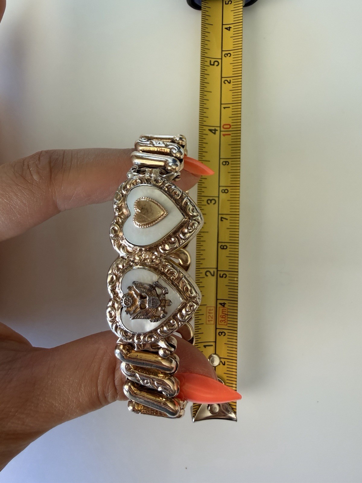 WWII US Military Gold Tone Sweetheart Stretch Bracelet