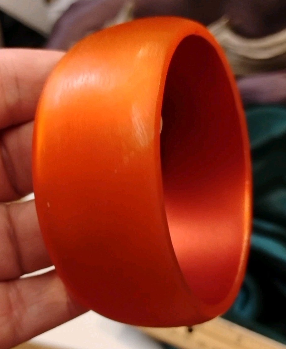Vintage Orange Candy Toned Thick ACRYLIC/Lucite Bangle Bracelet!