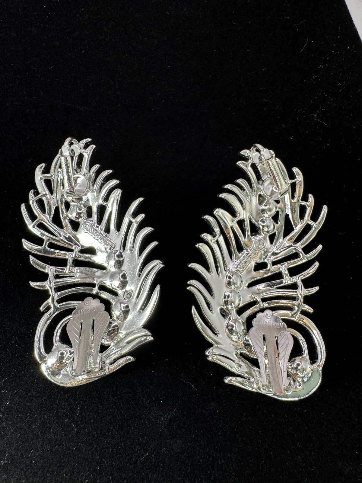 Vintage Sarah Coventry “Feather Fantasy” Faux Pearl Double Clip On Earrings