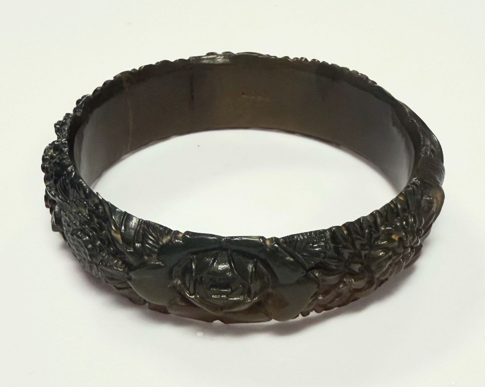 VINTAGE DARK GREEN CARVED FLORAL BANGLE BRACELET EARLY PLASTIC ART DECO STYLE