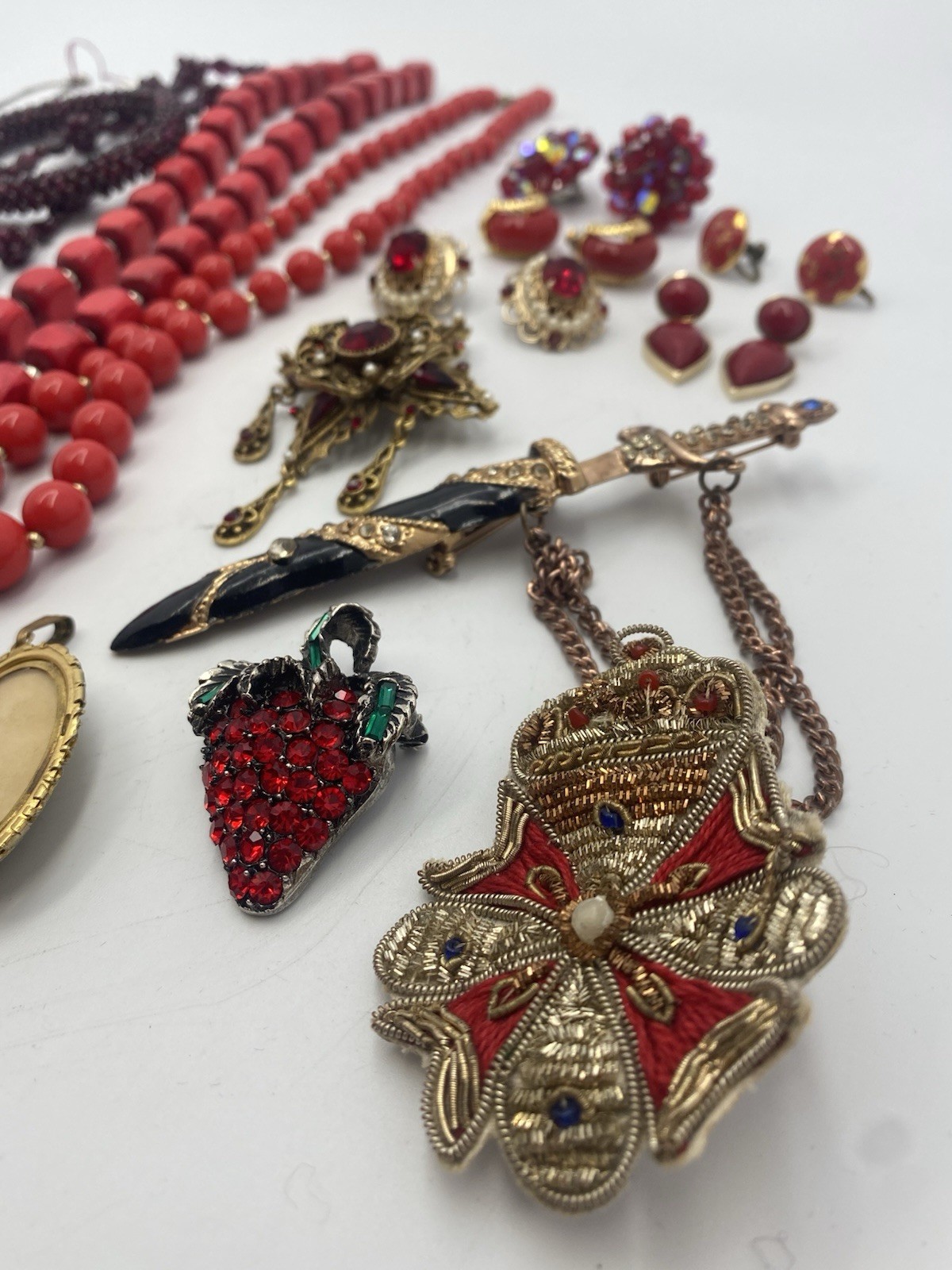 VINTAGE Red Jewelry Lot 17 Pcs 12oz Garnet Set Rhinestone Brooch Movie Prop