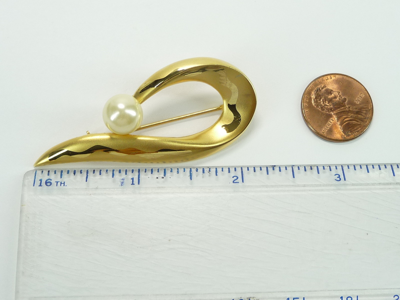Vintage Estate Brooch Pin Gold Tone Classic Modernist w Faux Pearl USA Seller