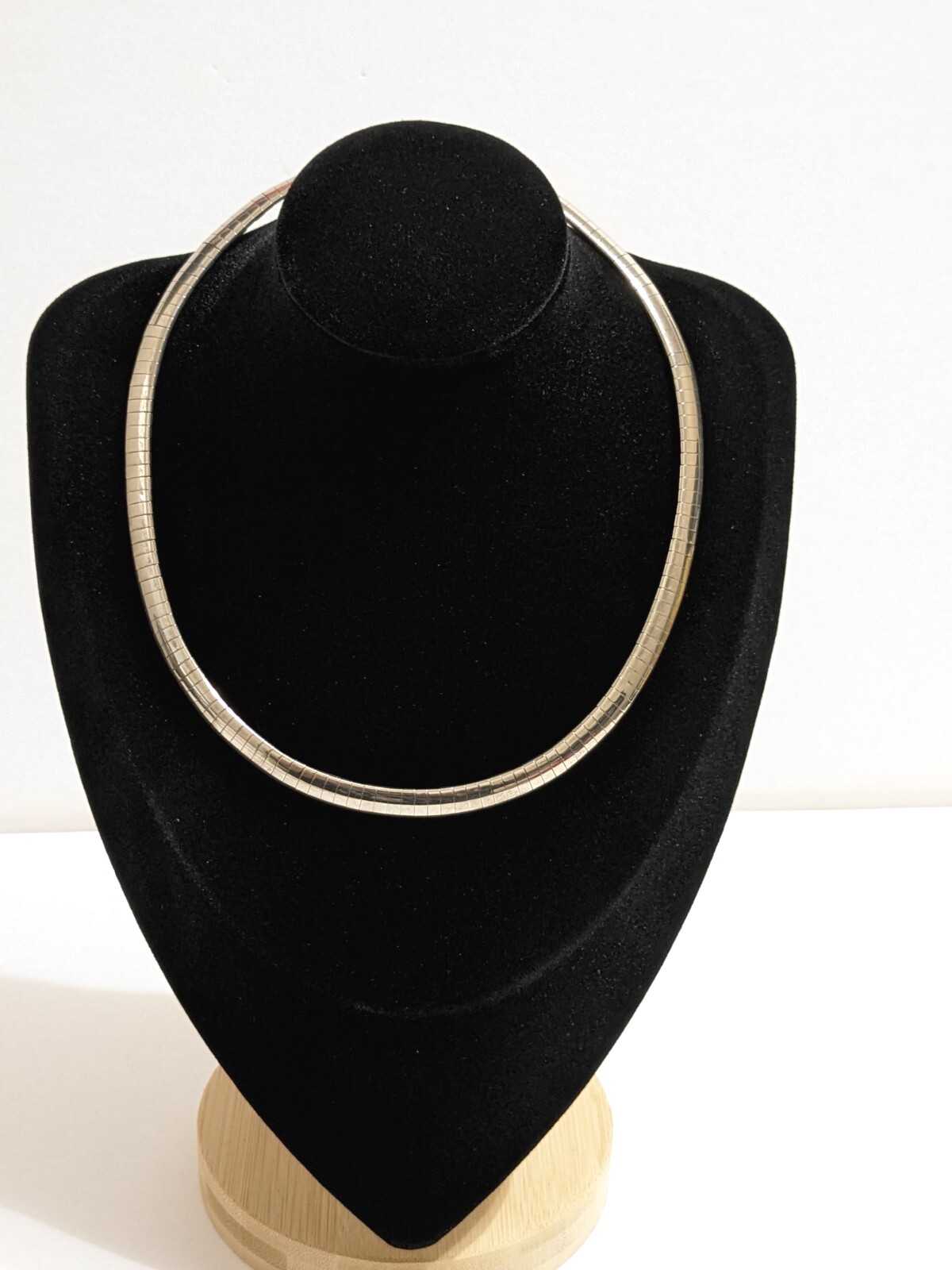 Vintage Retro Silver Tone Snake Chain Choker. 14 In. Push/Snap Closure.