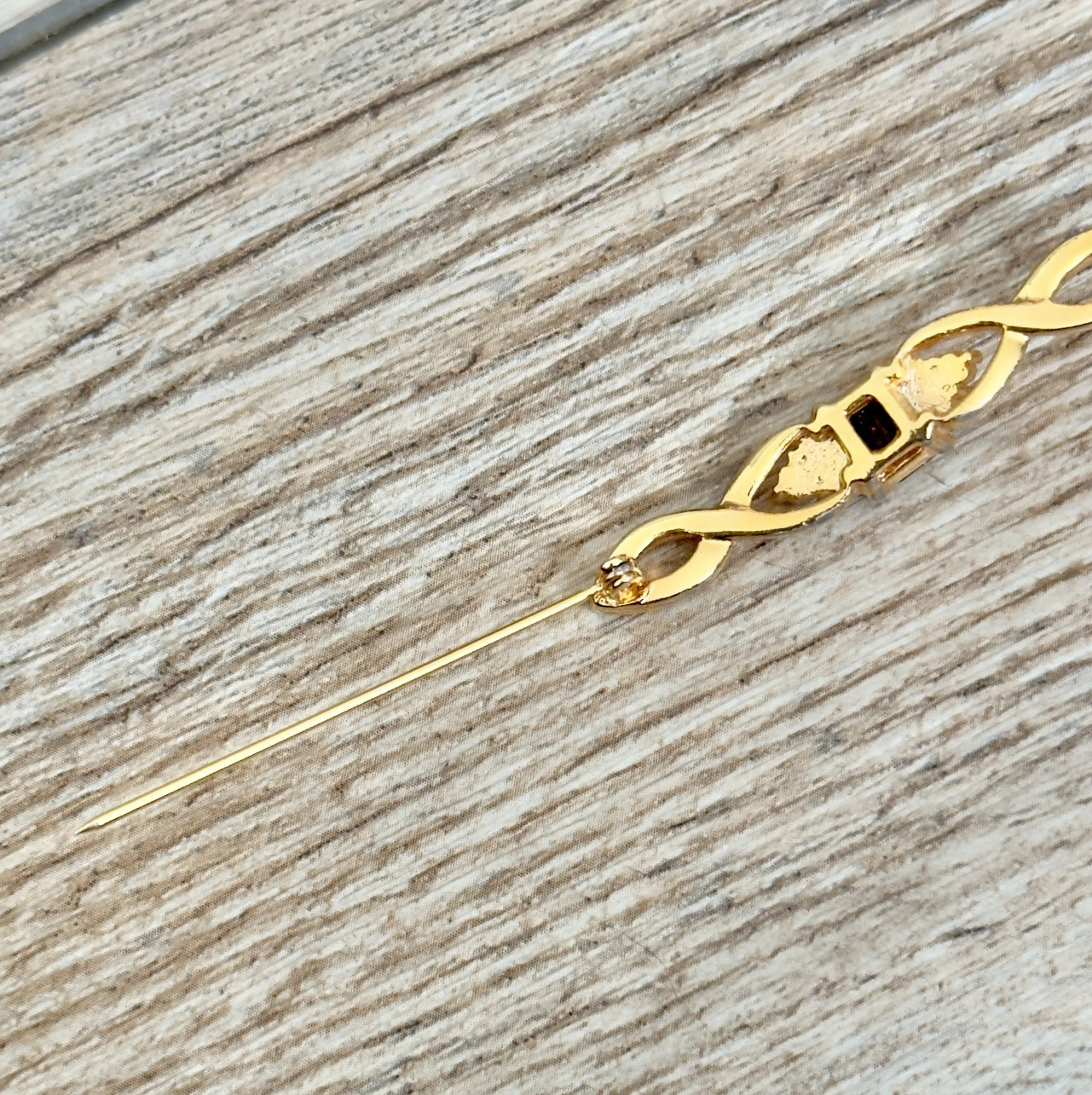 Rhinestone Brooch Pin Twisted Gold Tone Unsigned