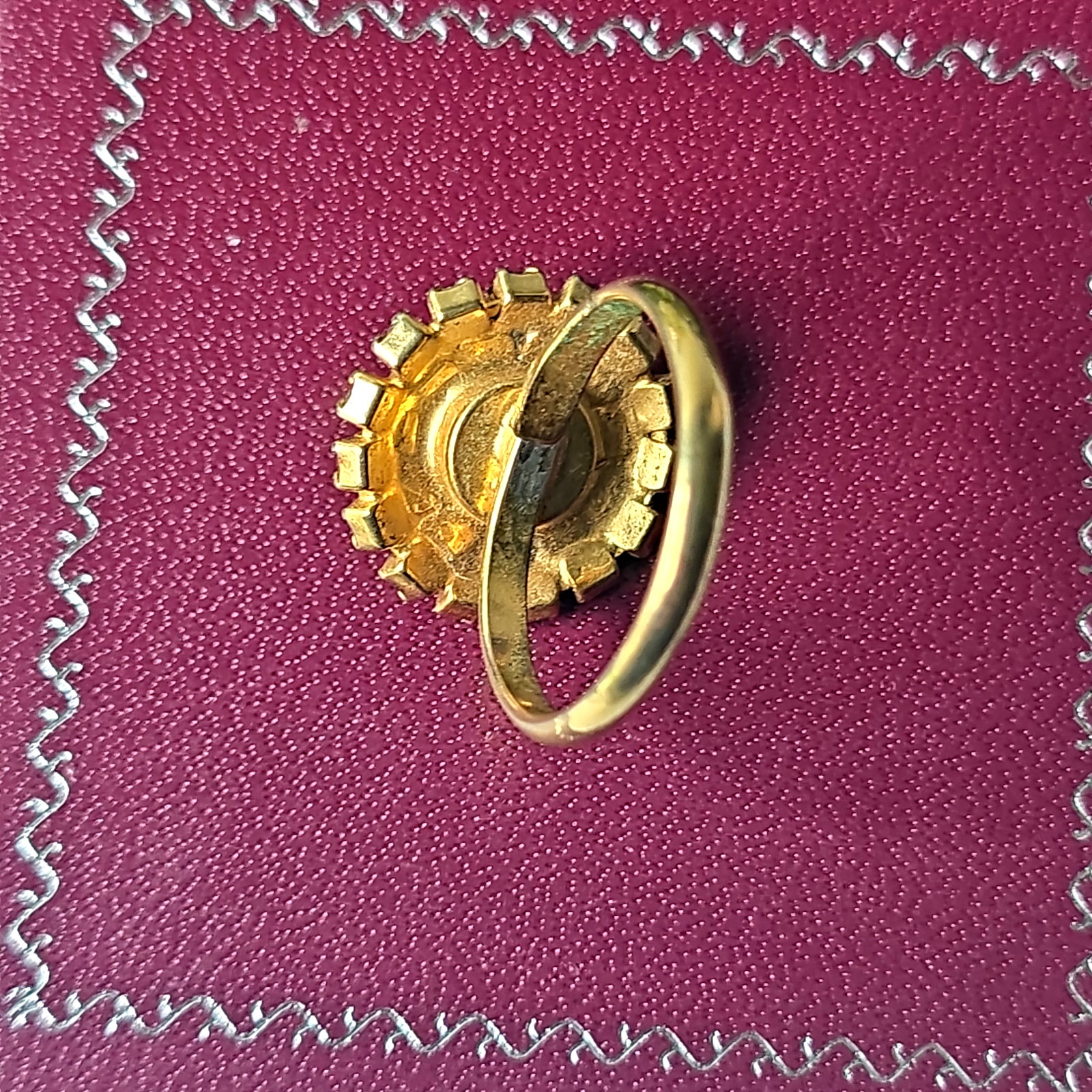 Vintage Gold Tone Blue Red White Glass Rhinestones Costume ring sz 8 Adjustable