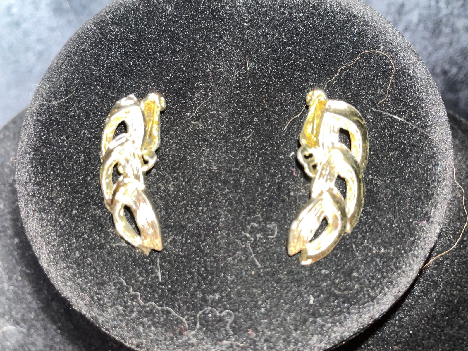 Vintage Gold Tone Leaf Swirl Clip On Earrings Textured Openwork 1960s
