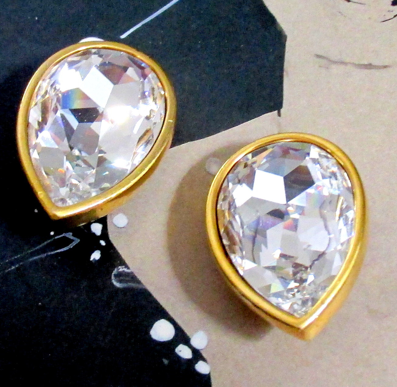 VTG RUNWAY DECO 80s S.A.L. SWAROVSKI CRYSTAL GP 1 1/4″ EARRINGS PEAR CUT CLIP