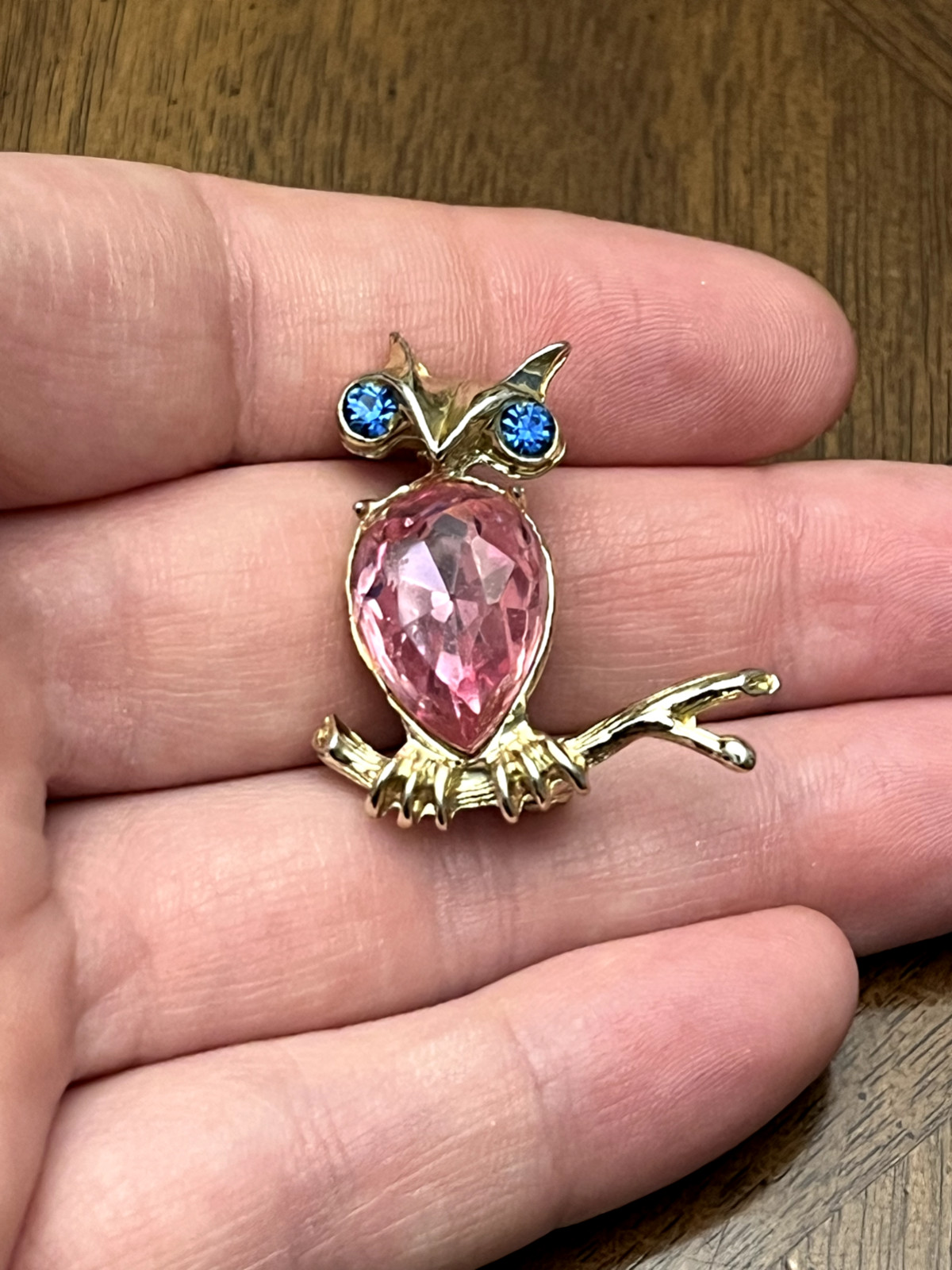 Vintage Pink & Blue Multicolor Rhinestone Owl Brooch Gold Tone Nice!