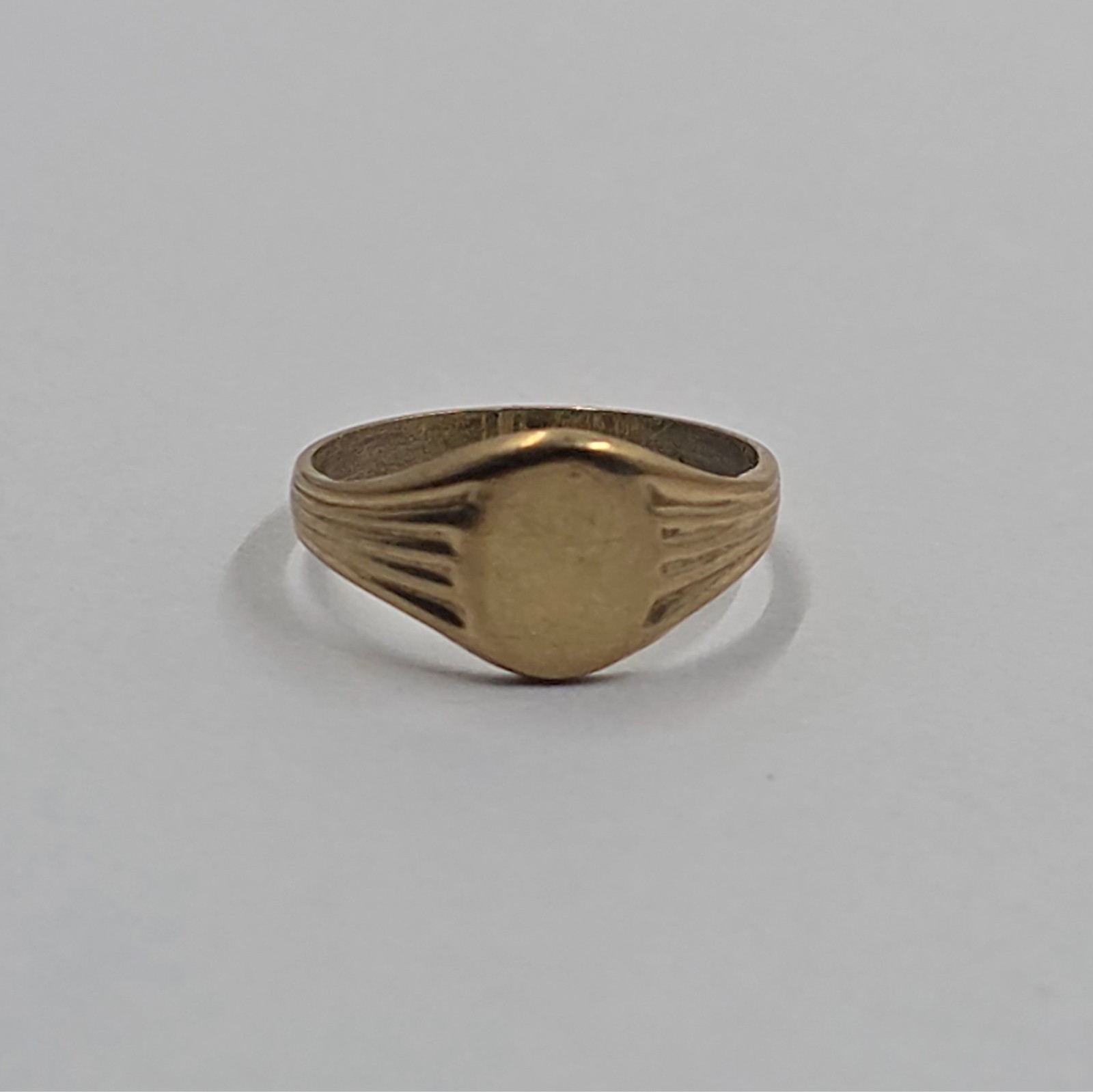 10K Gold Baby Childs Signet Ring Tiny Collectible Blank Face 0.72g No Monogram