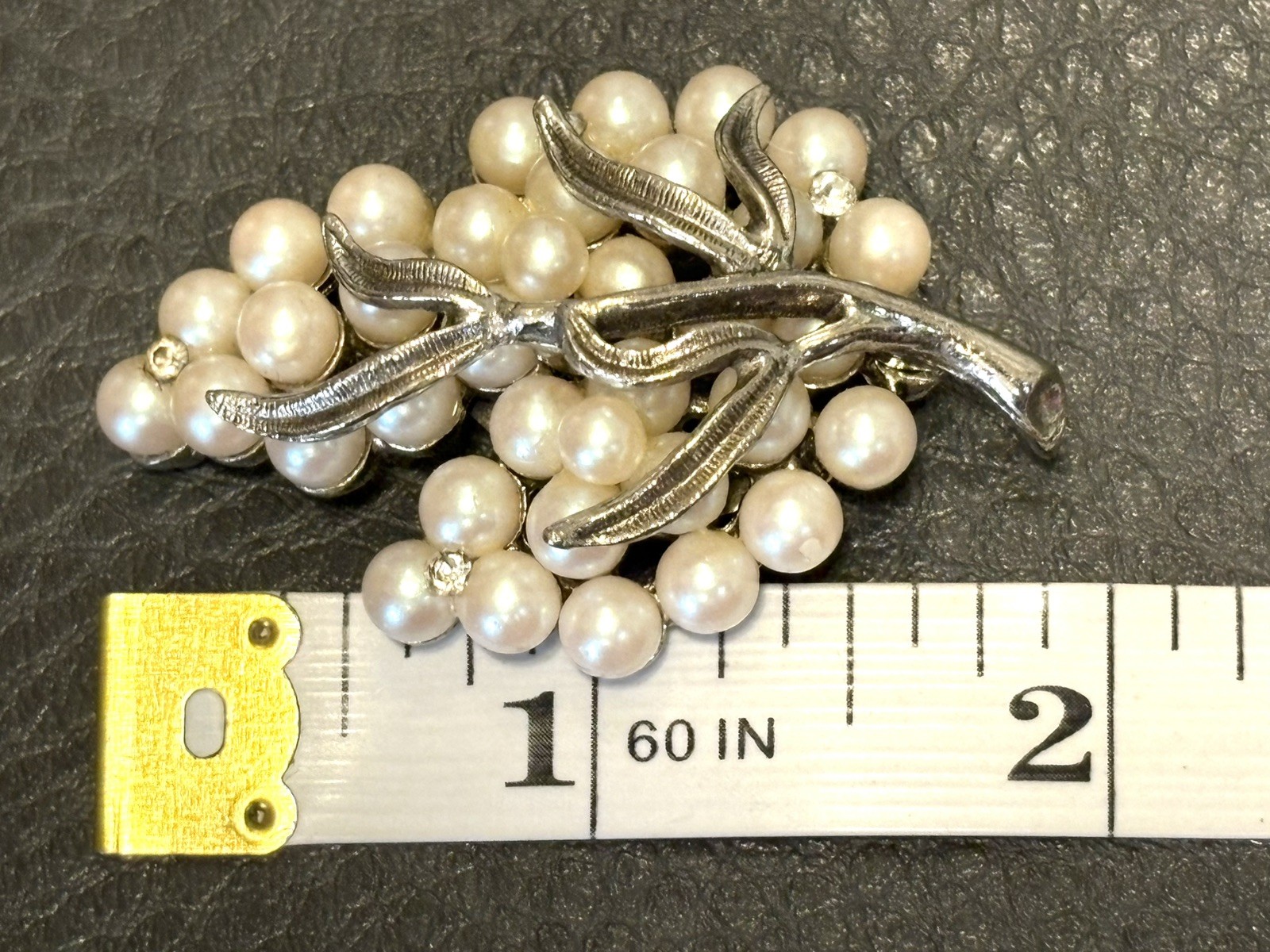 Vintage Silver Tone FAUX PEARL CRYSTAL RHINESTONE Leaf Shape BROOCH