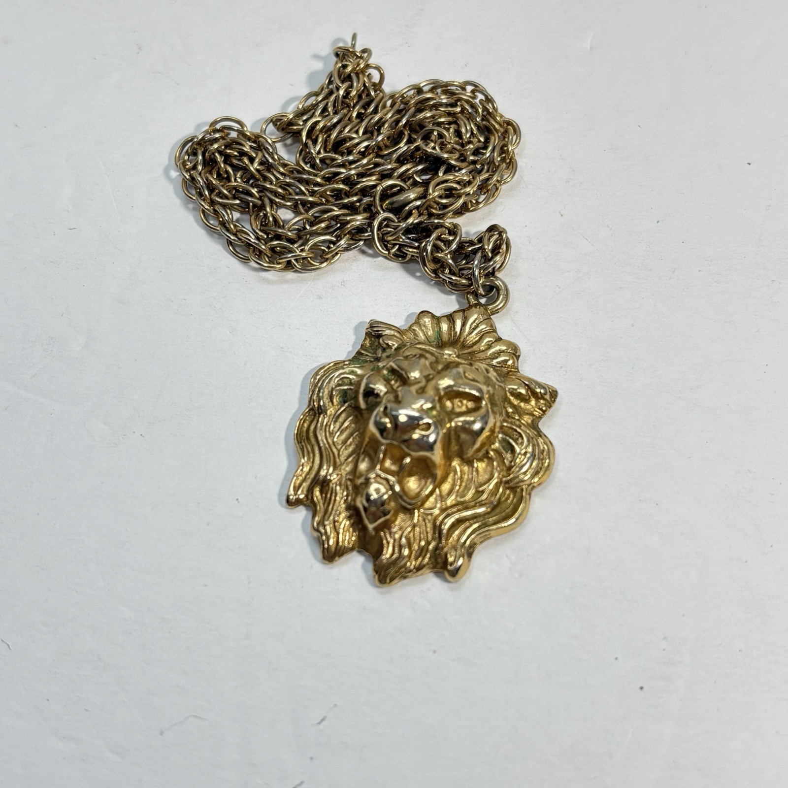 Vintage Gold Tone Lion Head Pendant Necklace Raised Design Leo Zodiac 20″ Chain