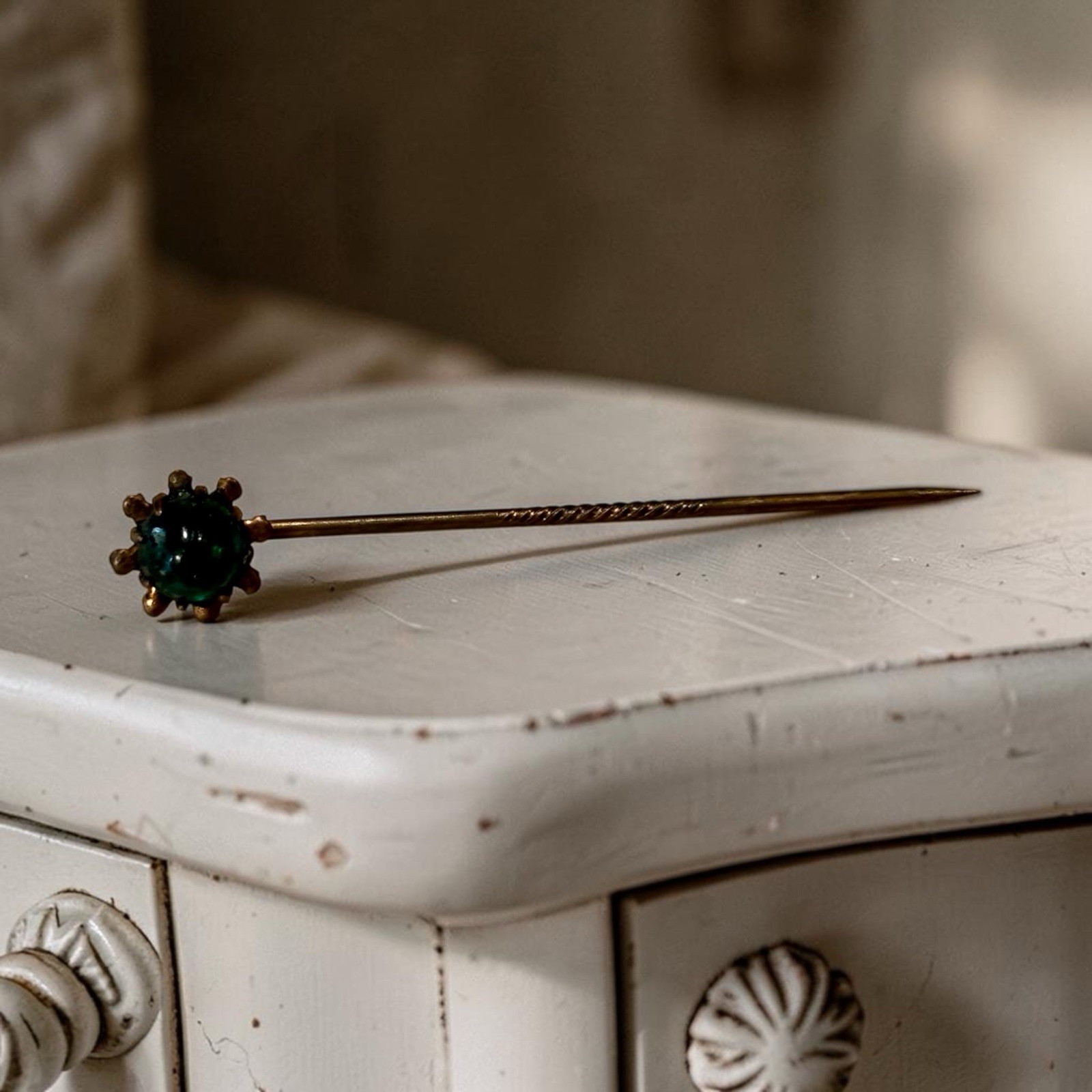 Antique Victorian Green Glass Cabochon Starburst Crown Stick Pin Hat Pin