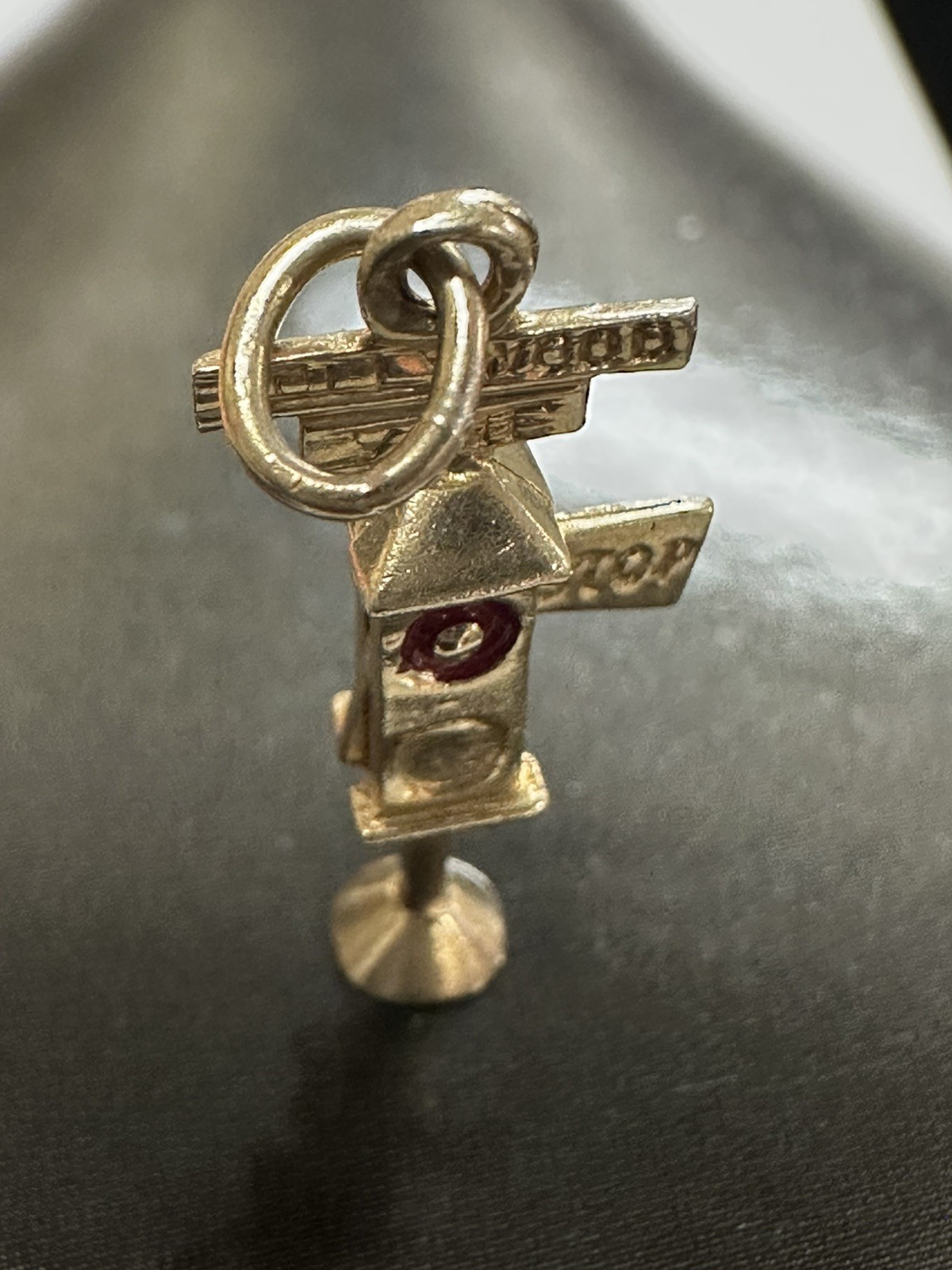 14K Vintage Gold HOLLYWOOD VINE STOP GO YES NO TRAFFIC SIGNAL Pendant Charm 1.8g