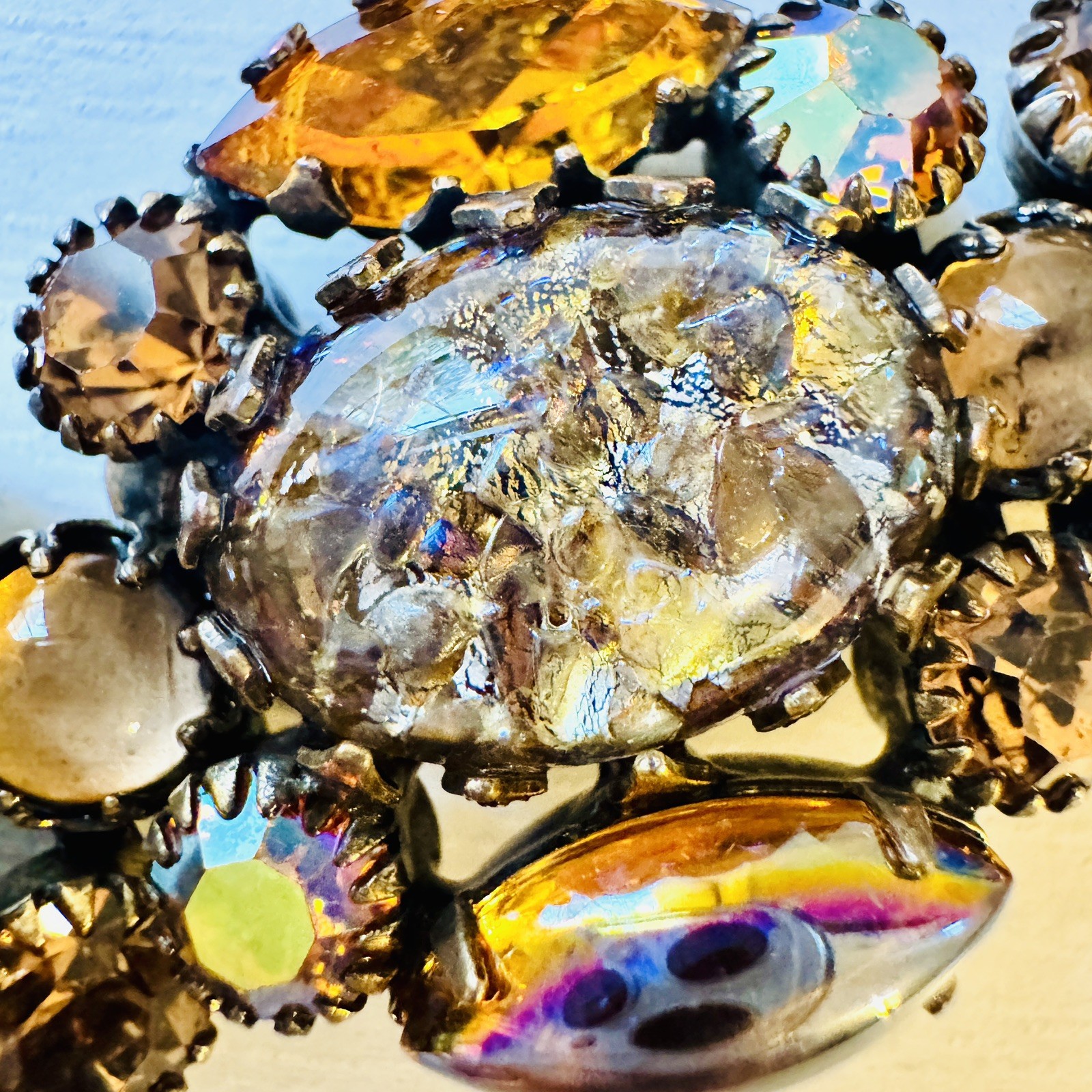 50’S KRAMER Root-beer-glass cabochon Jelly belly Dragons Breath Opal Bracelet