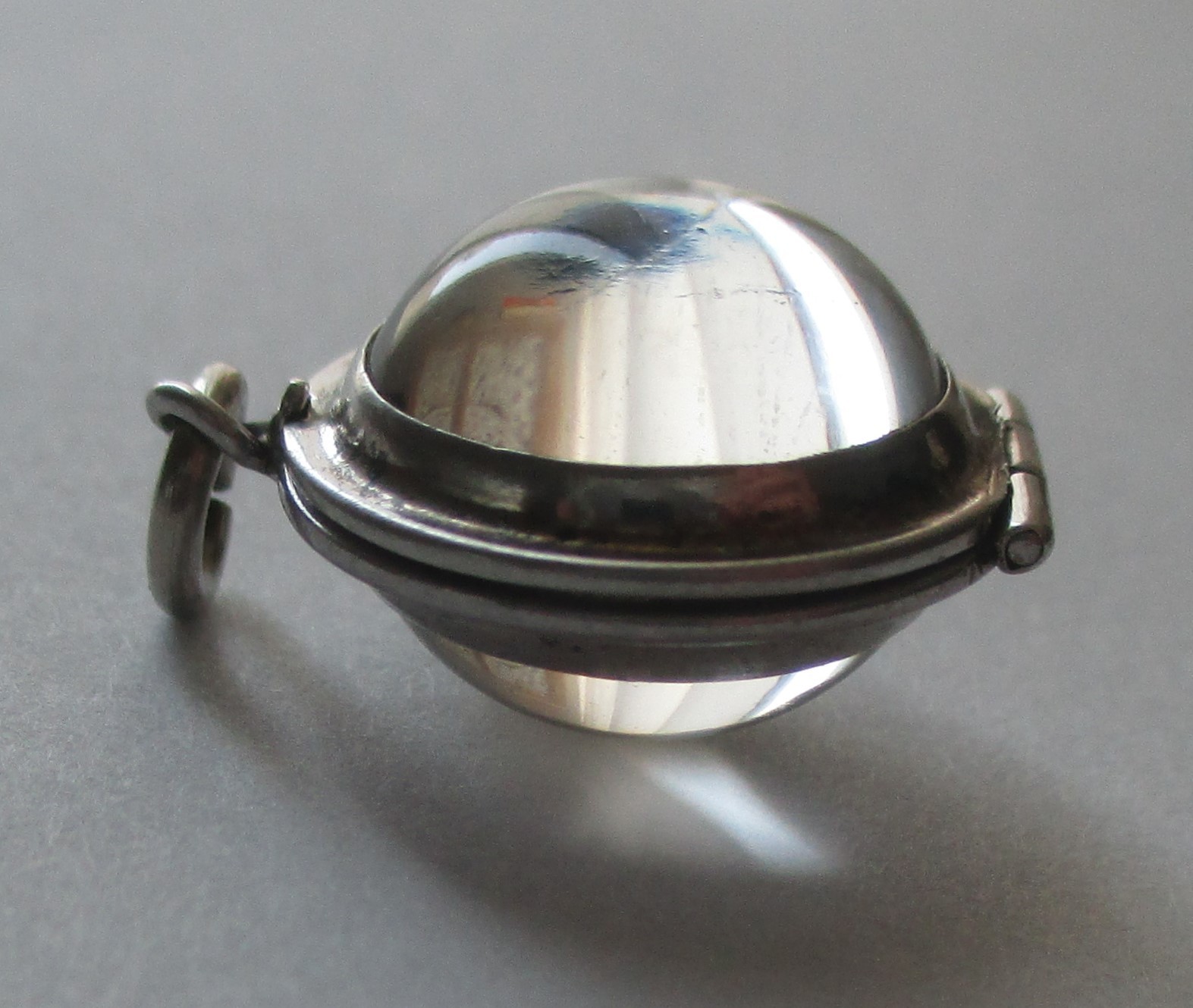 3/4in SMALL VINTAGE STERLING SILVER GLASS ORB LOCKET CHARM POOLS OF LIGHT STYLE