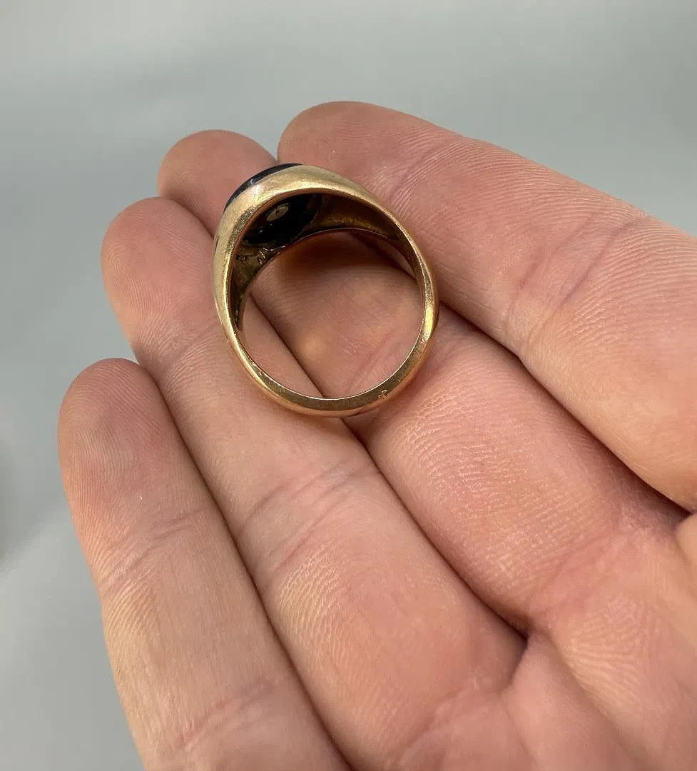 Vintage “at least 9 k” Gold, Monogrammed “K” Signet Ring – 10.5 g – Size 10.5