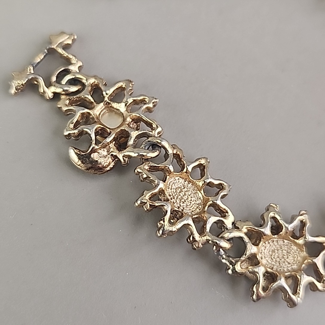 Vintage Flower Chain Bracelet Burst Textured 12mm MOP Bead Gold Tone 6.5″