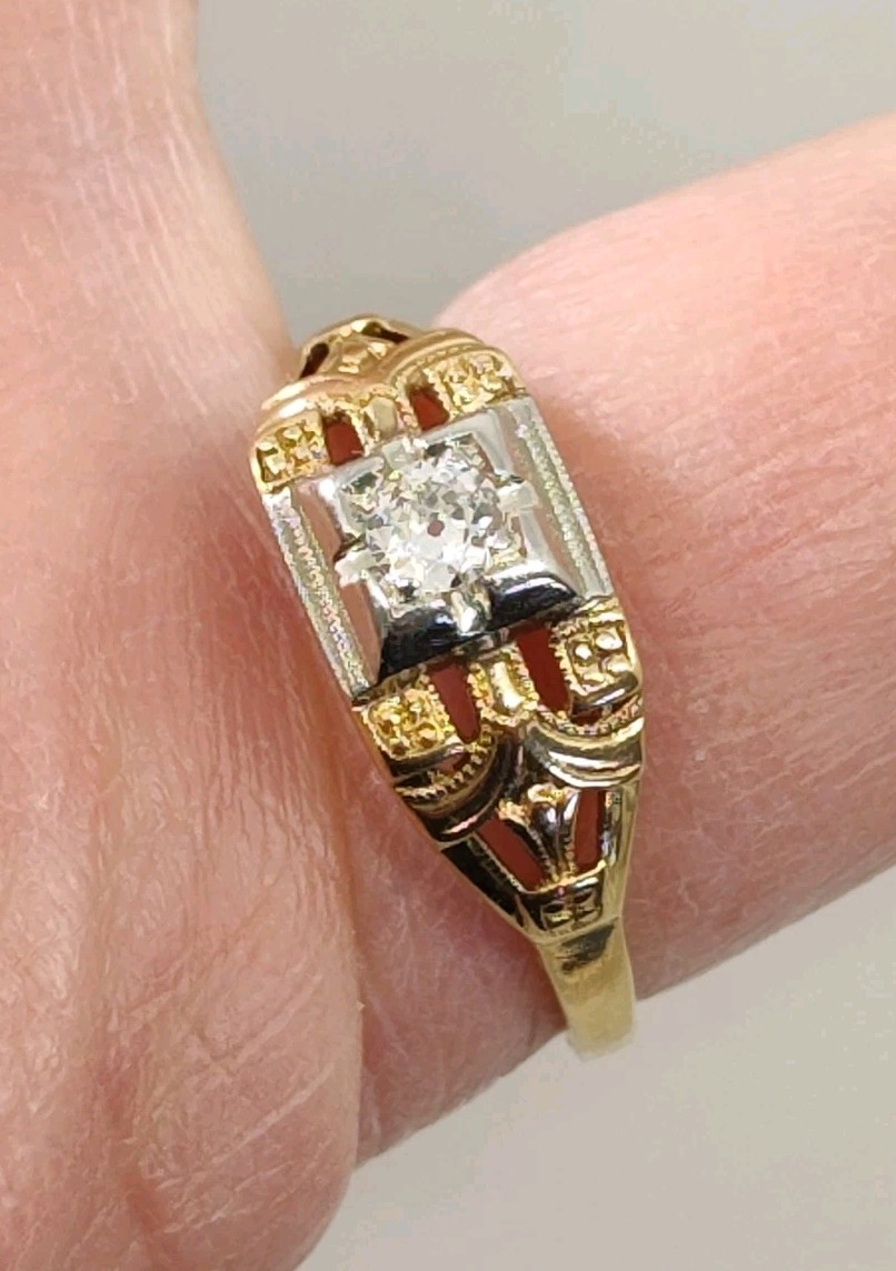Vintage or Antique 14K Gold & Diamond Estate Art Deco Design Ring Size 7.5