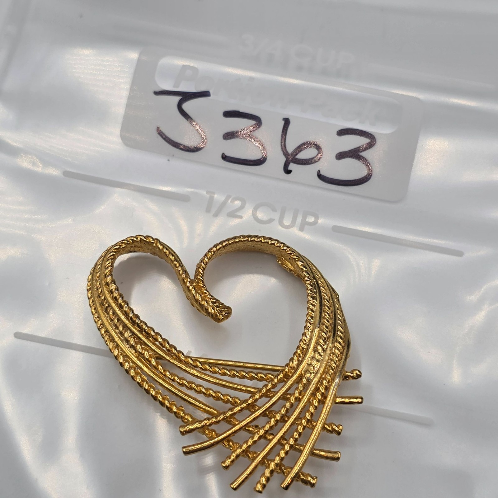 New View Brooch Gold Tone Heart Pin Designer Fashion Jewelry Textured Vintage