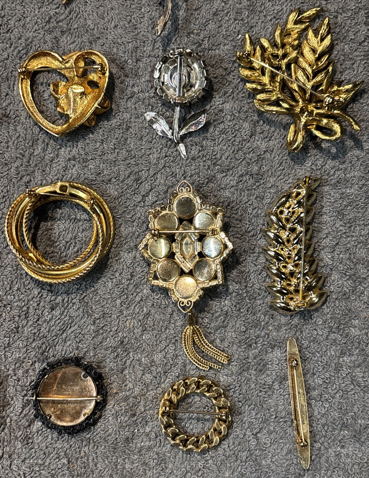 Vintage Brooch Lot Of 21 Brands Are Avon And Unbranded Sizes Range From 1 To 4in